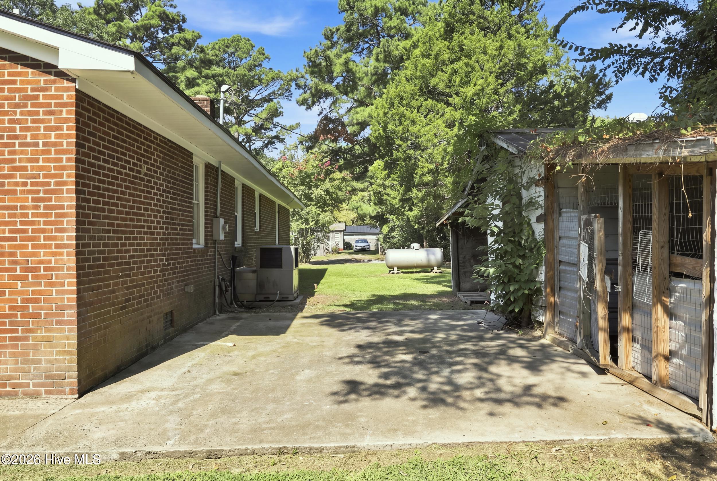 404 W Green Street Property Photo 18