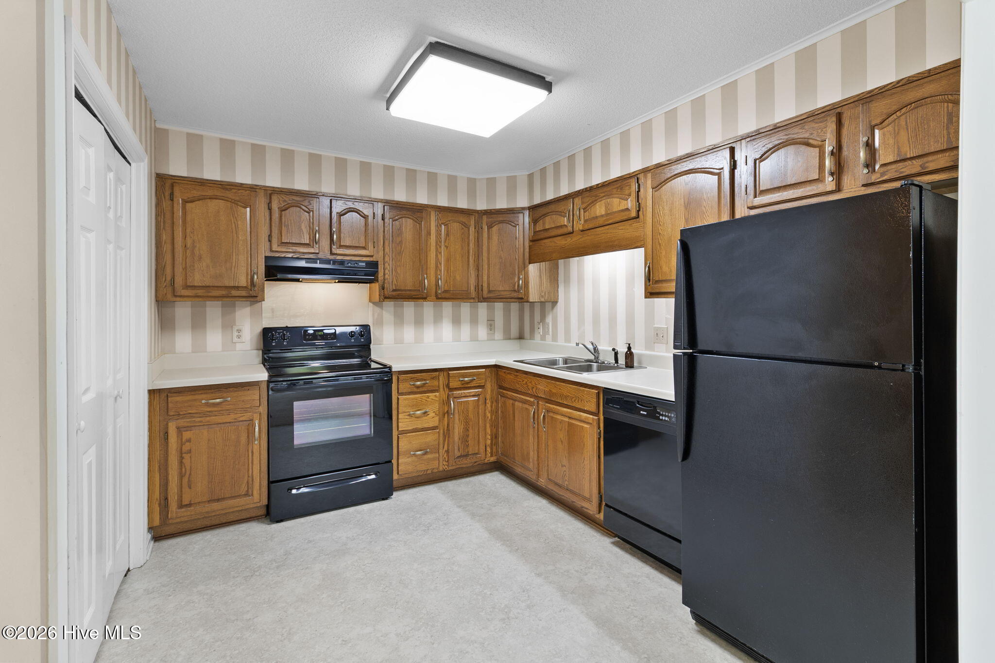 12 Pinehurst Manor Drive D Property Photo 17