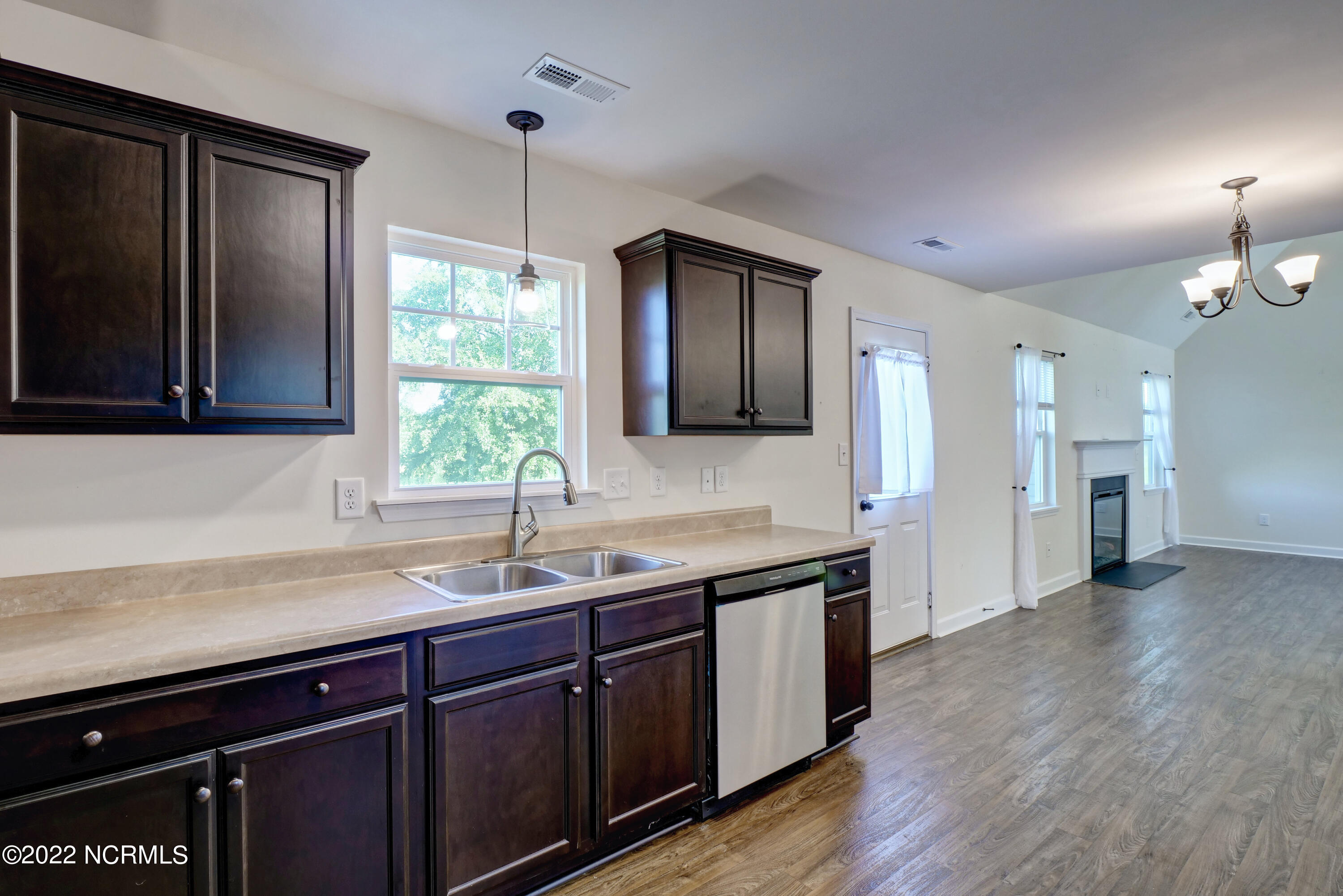 109 Easton Drive Property Photo 12