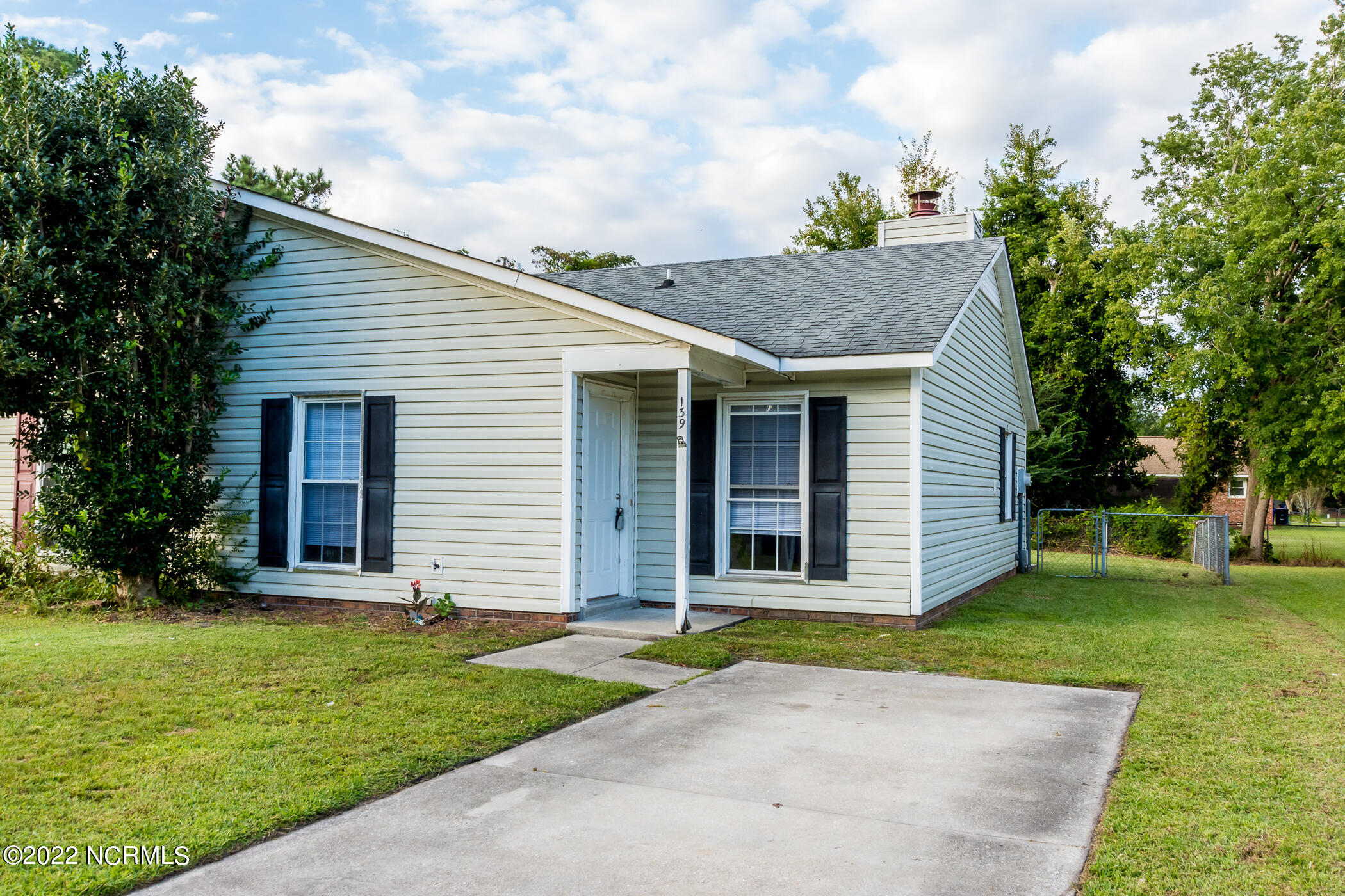 139 Village Circle Property Photo 1