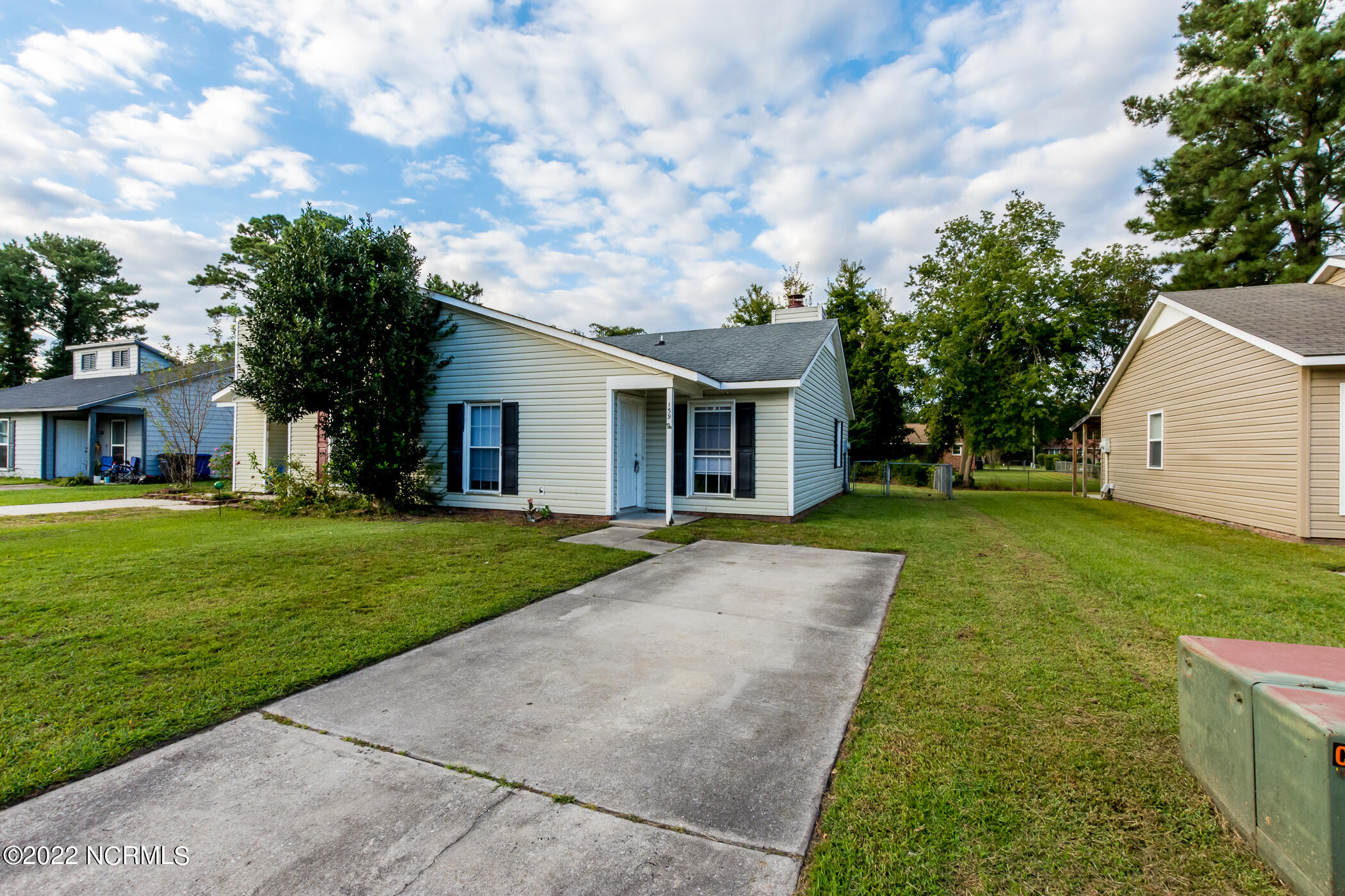 139 Village Circle Property Photo 2