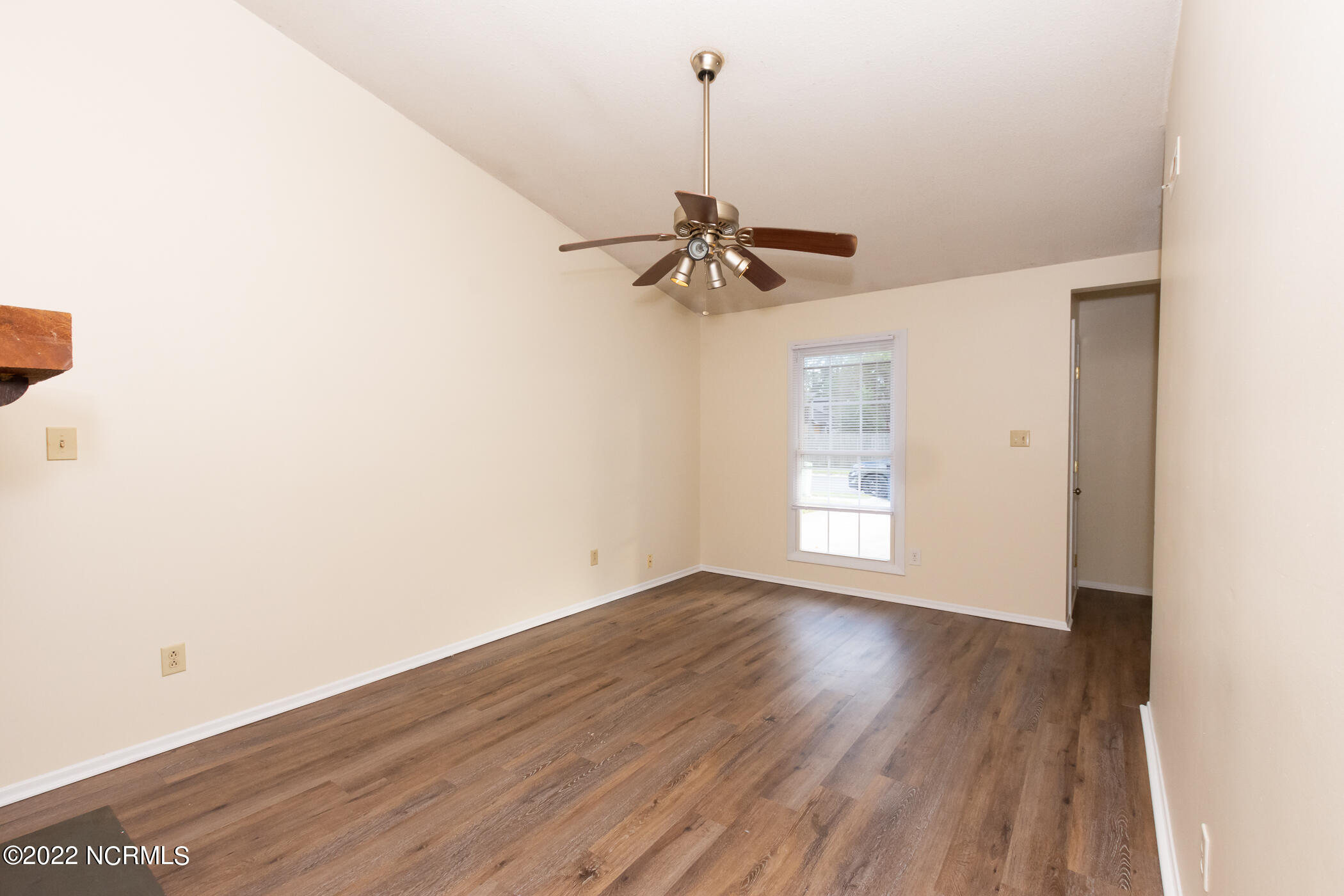 139 Village Circle Property Photo 4