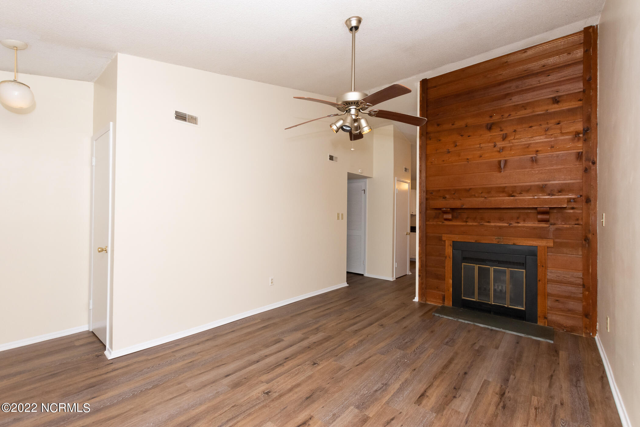 139 Village Circle Property Photo 6