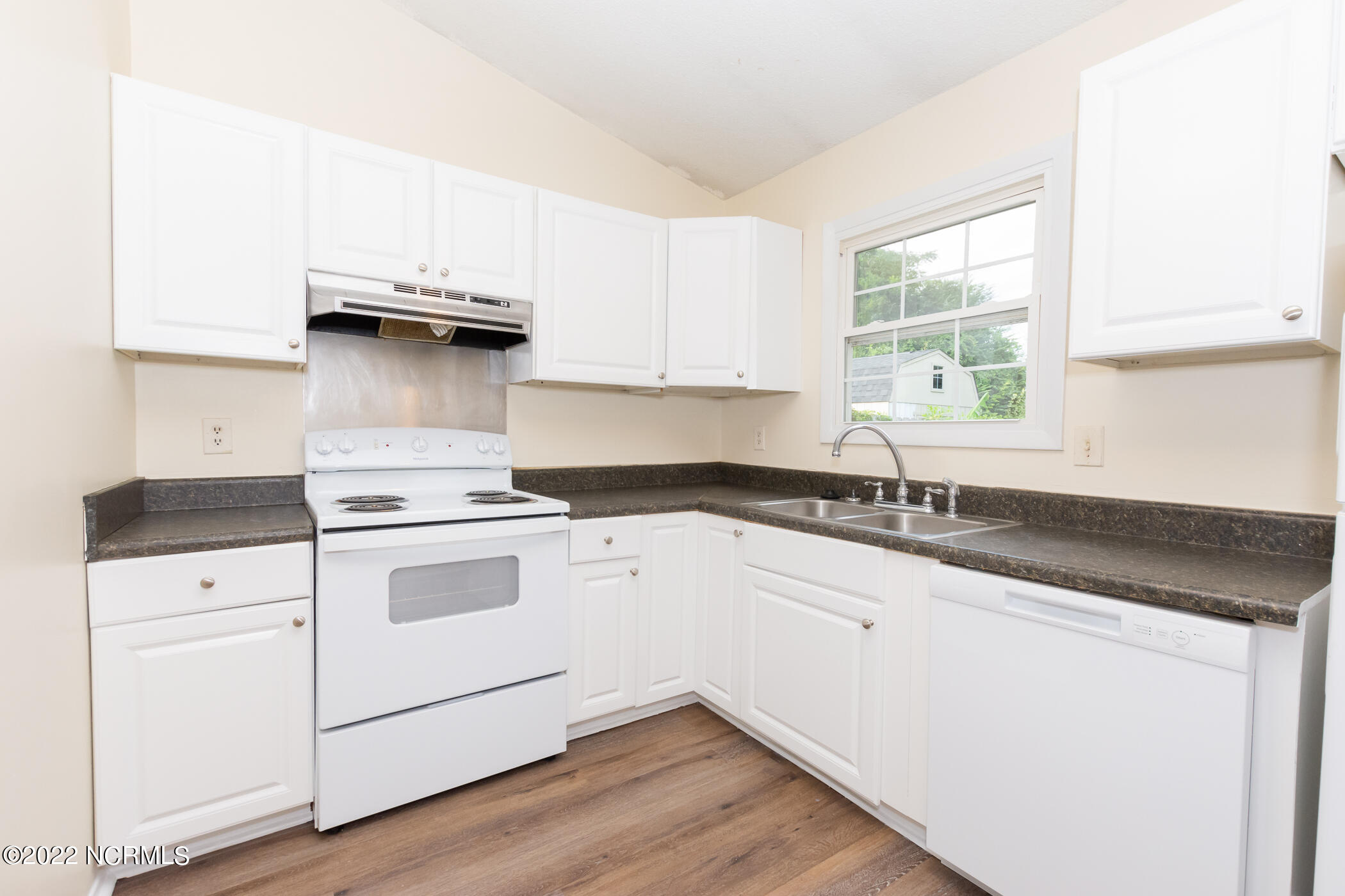 139 Village Circle Property Photo 9