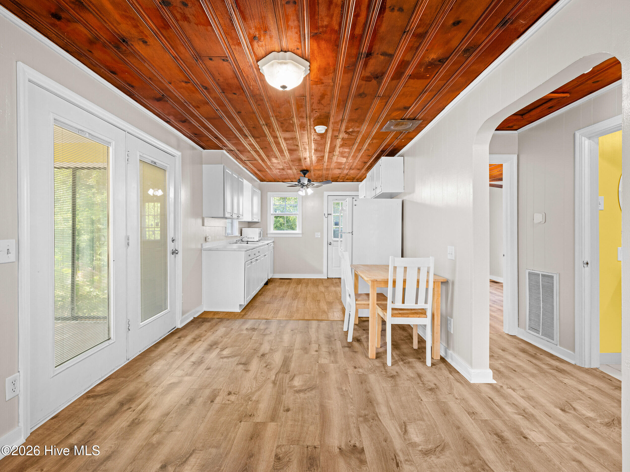 682 E Ocean Road Property Photo 7