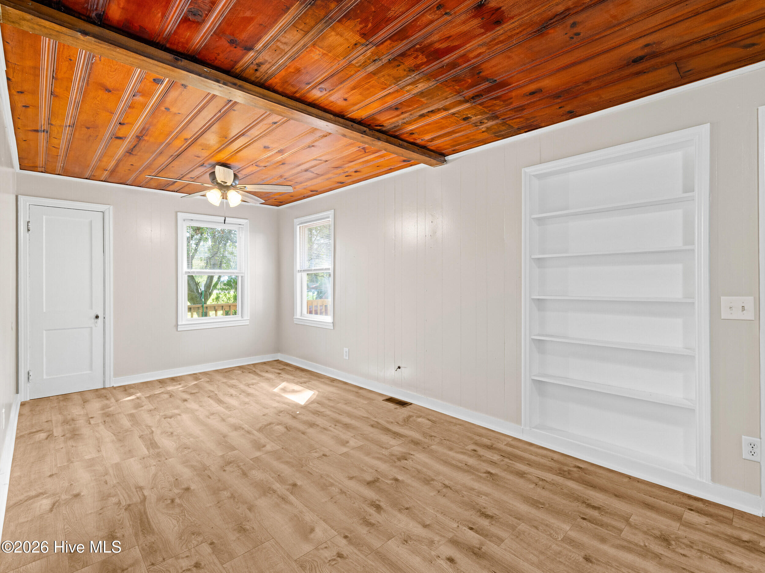 682 E Ocean Road Property Photo 9