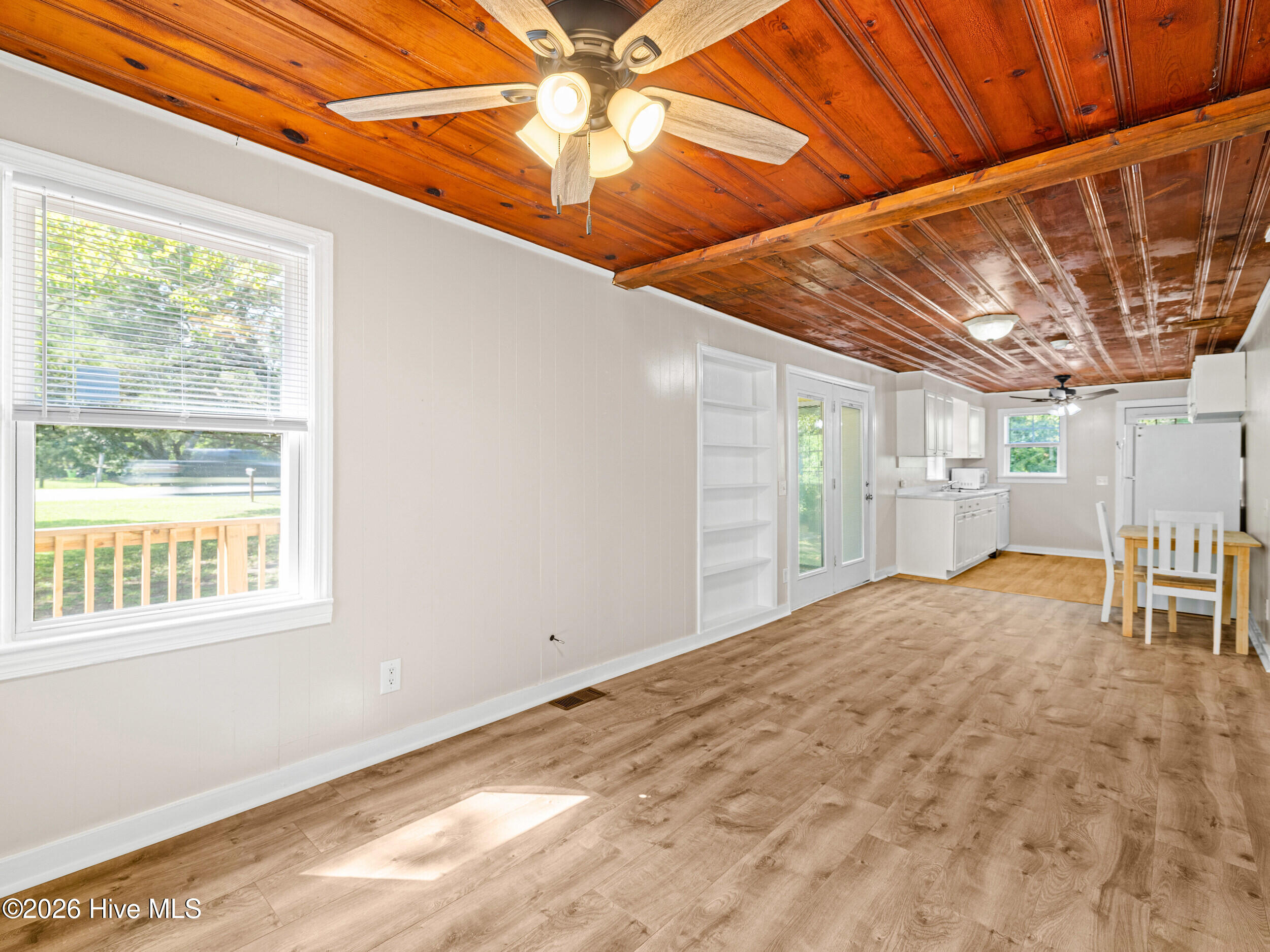 682 E Ocean Road Property Photo 10
