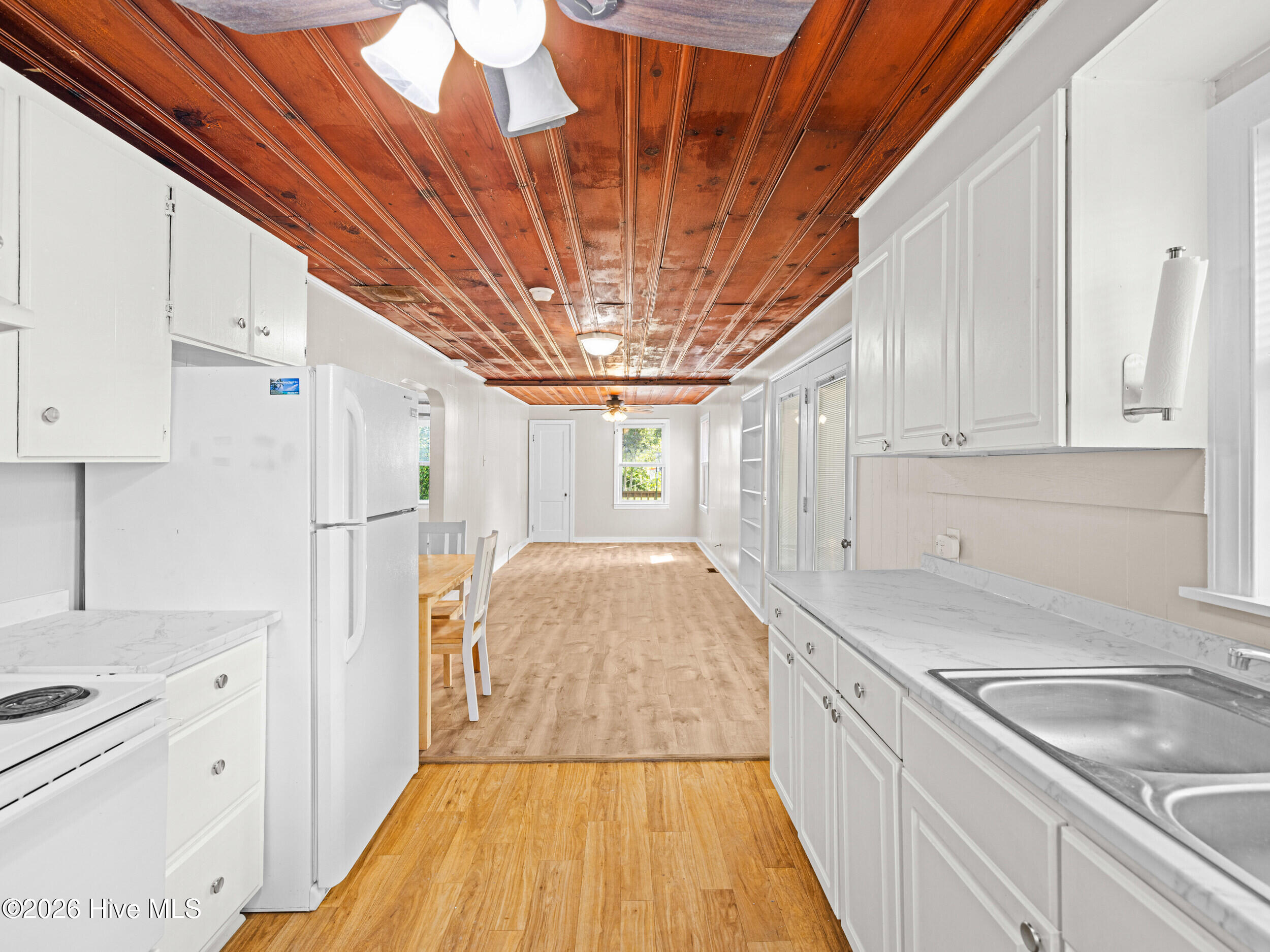 682 E Ocean Road Property Photo 14