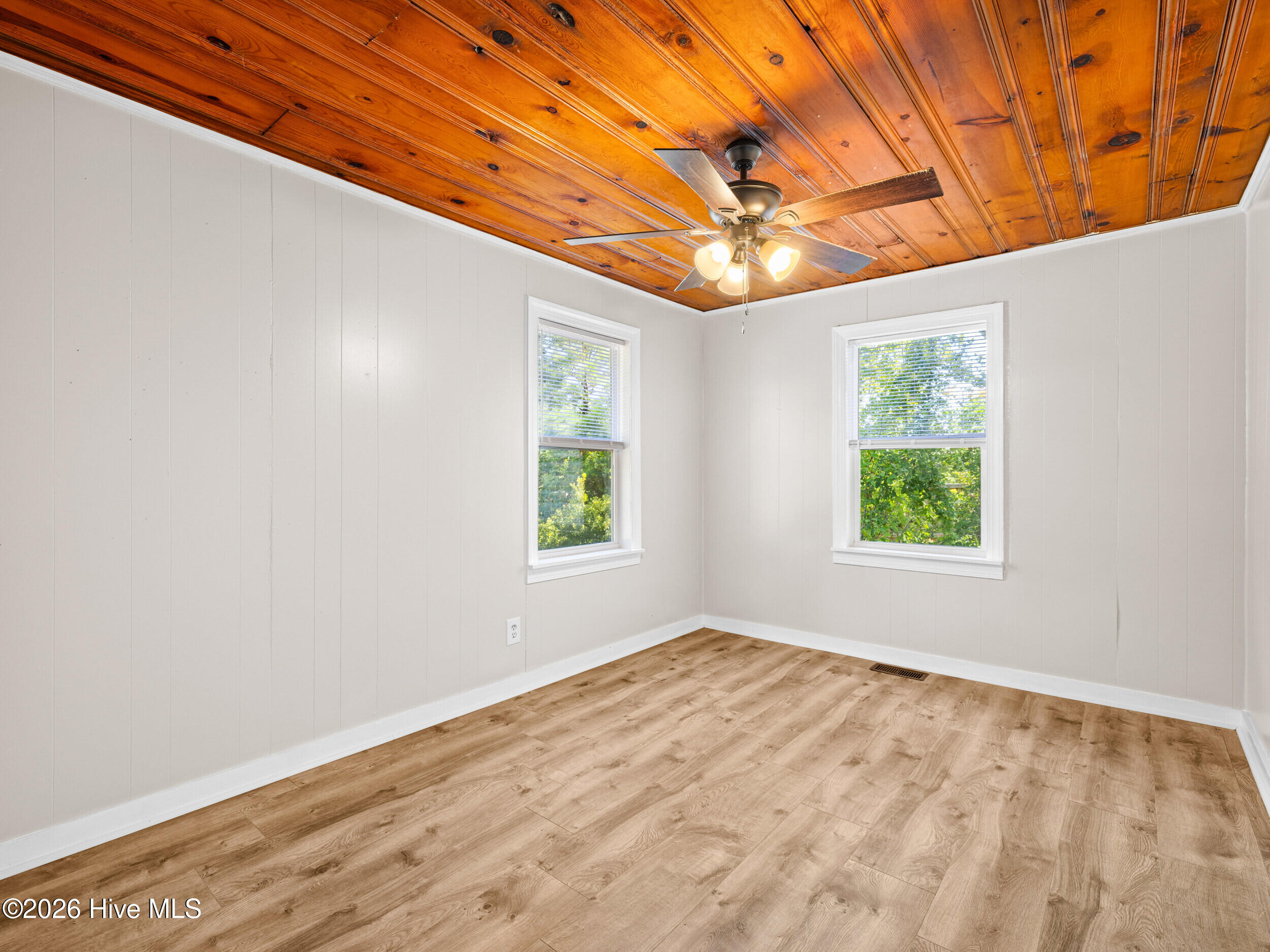 682 E Ocean Road Property Photo 15