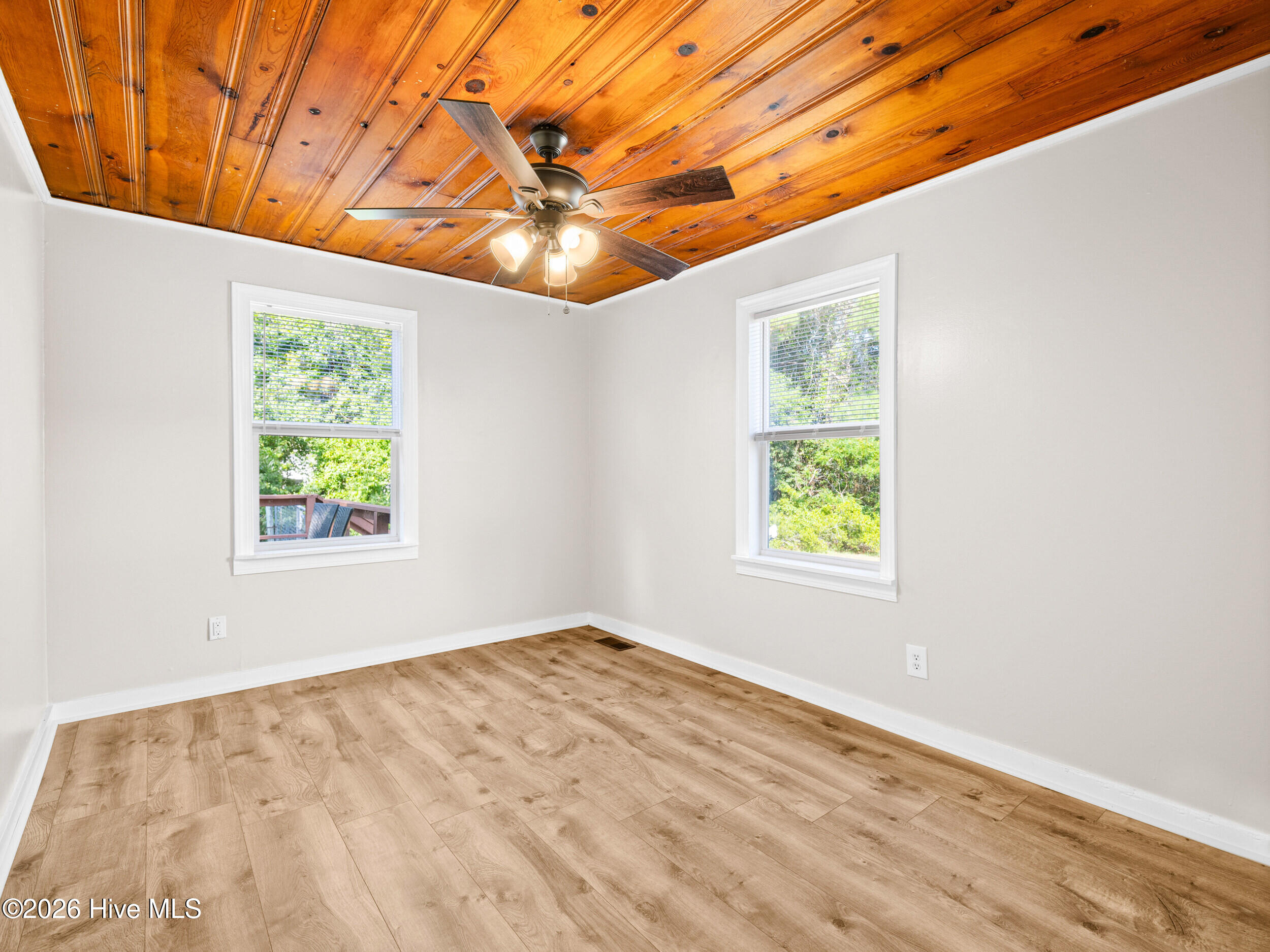 682 E Ocean Road Property Photo 18