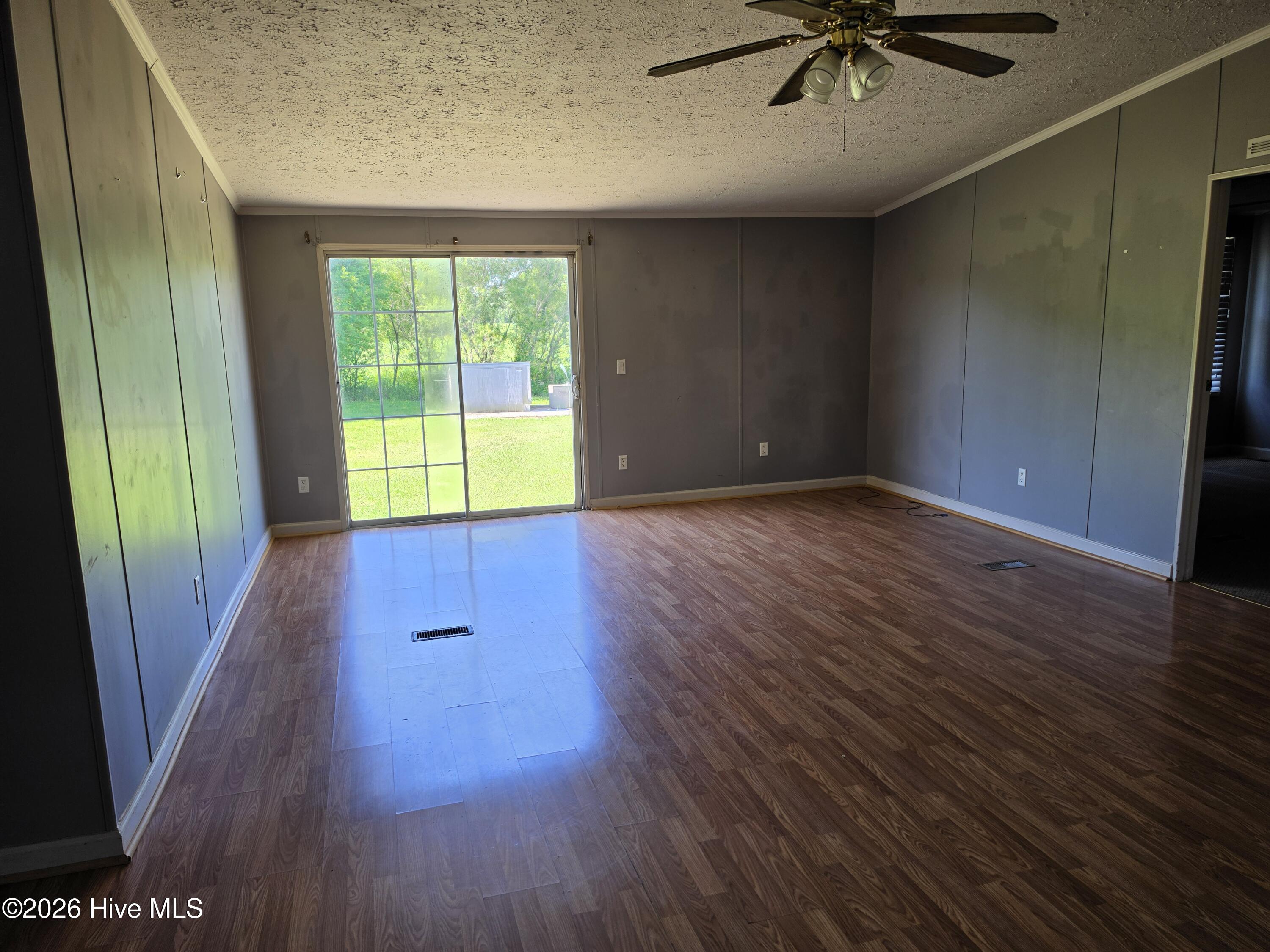1142 E Nc 102 E Property Photo 3
