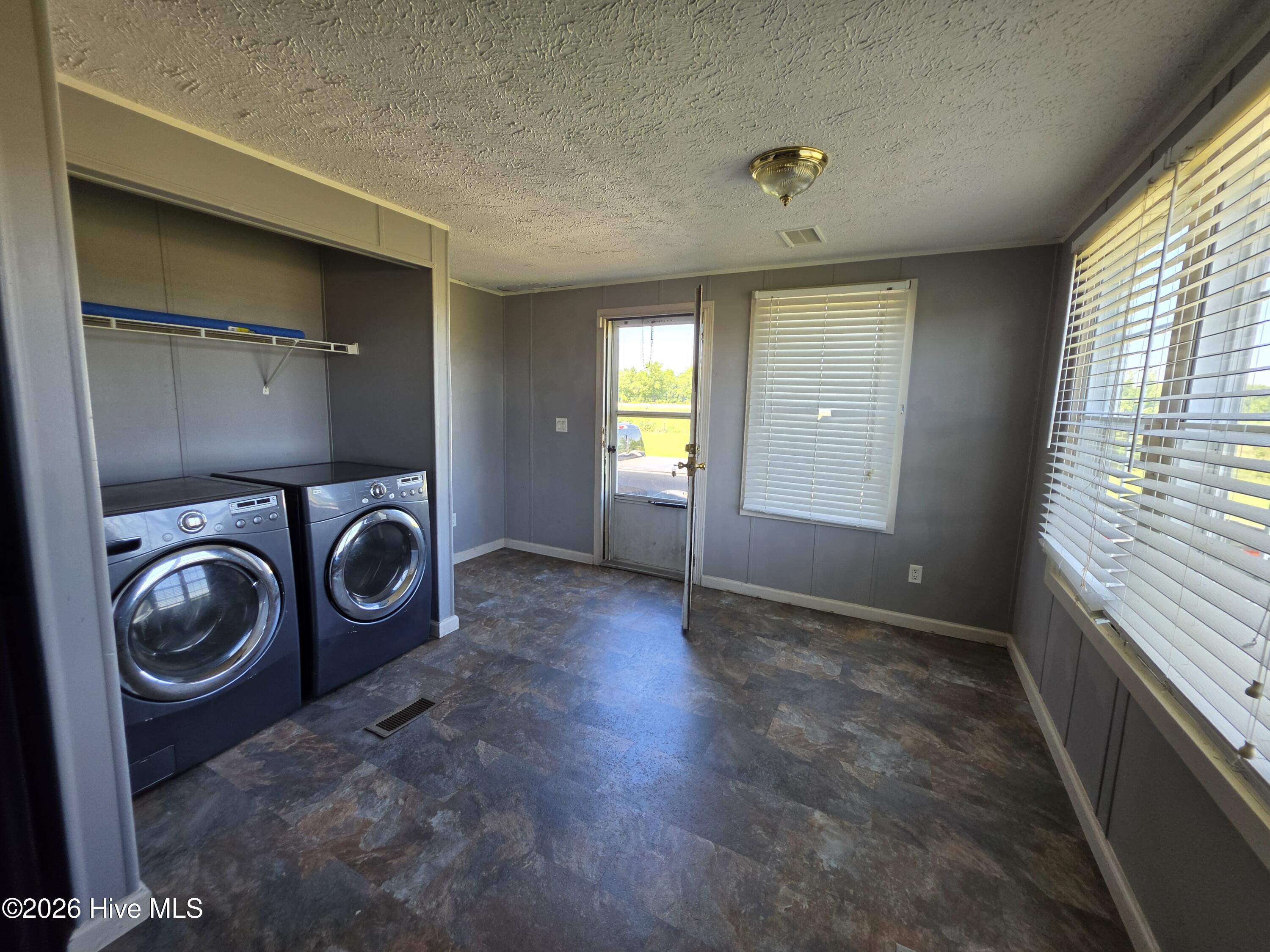 1142 E Nc 102 E Property Photo 8