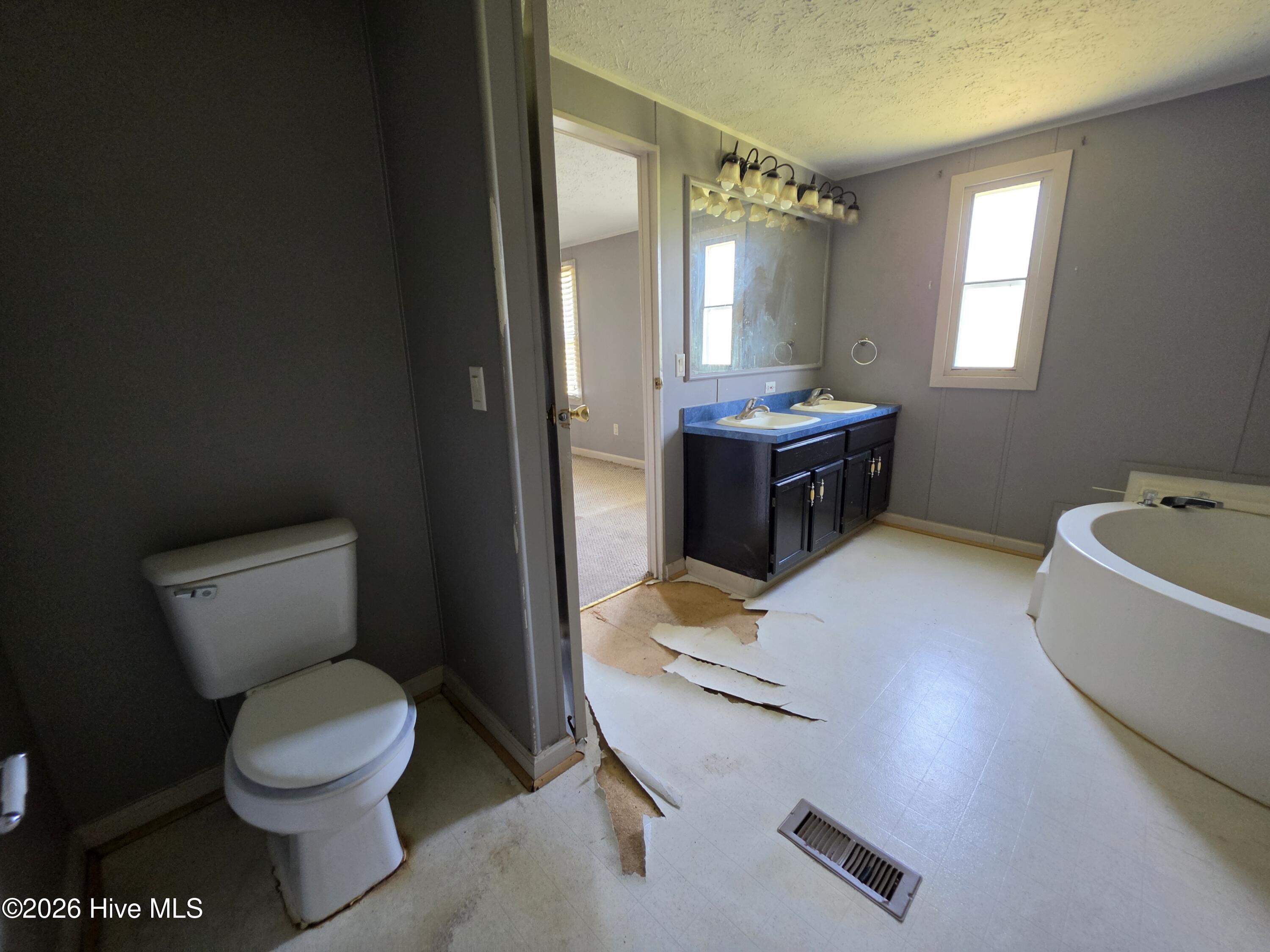 1142 E Nc 102 E Property Photo 14