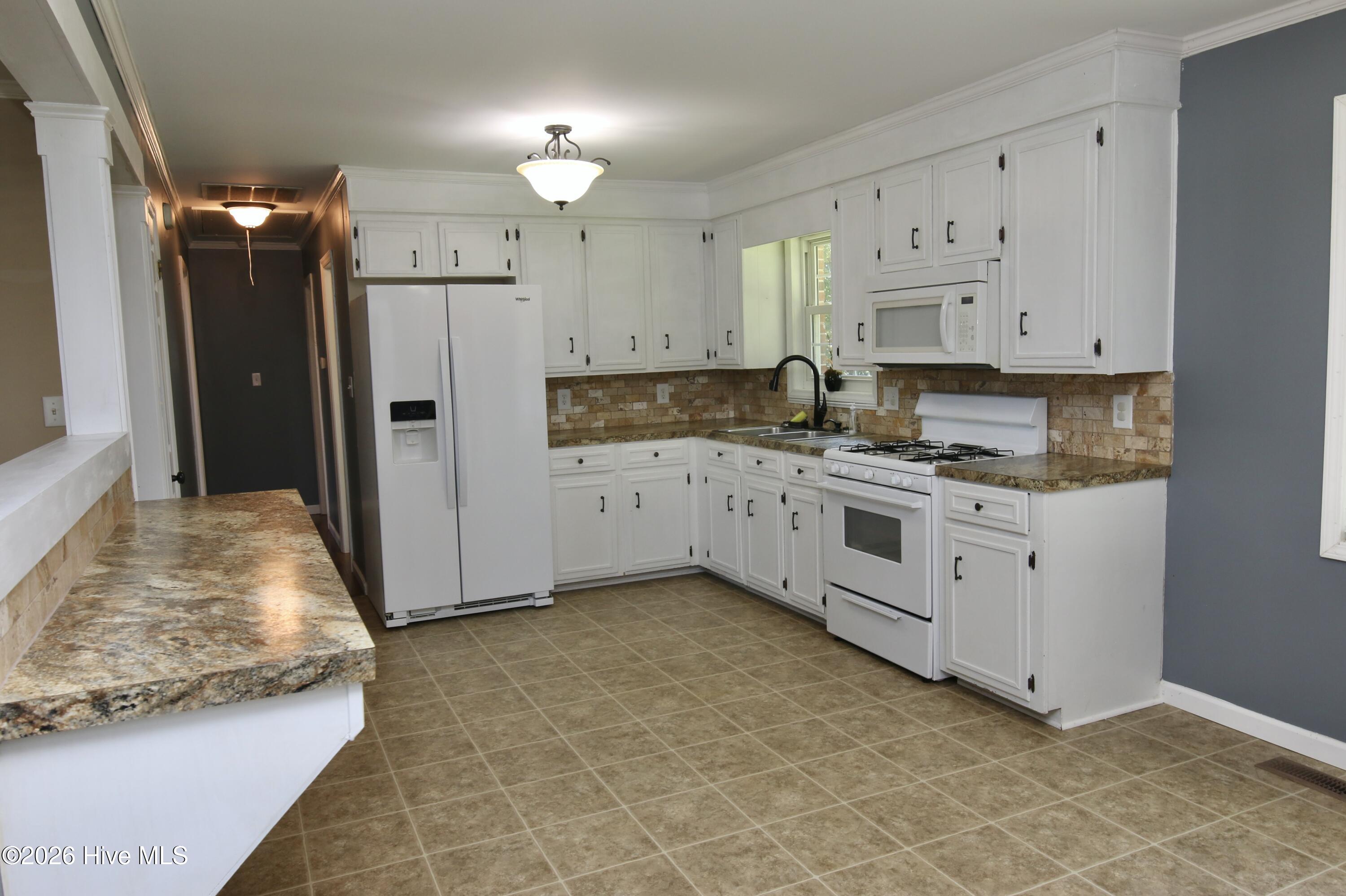 1811 John Small Avenue Property Photo 4