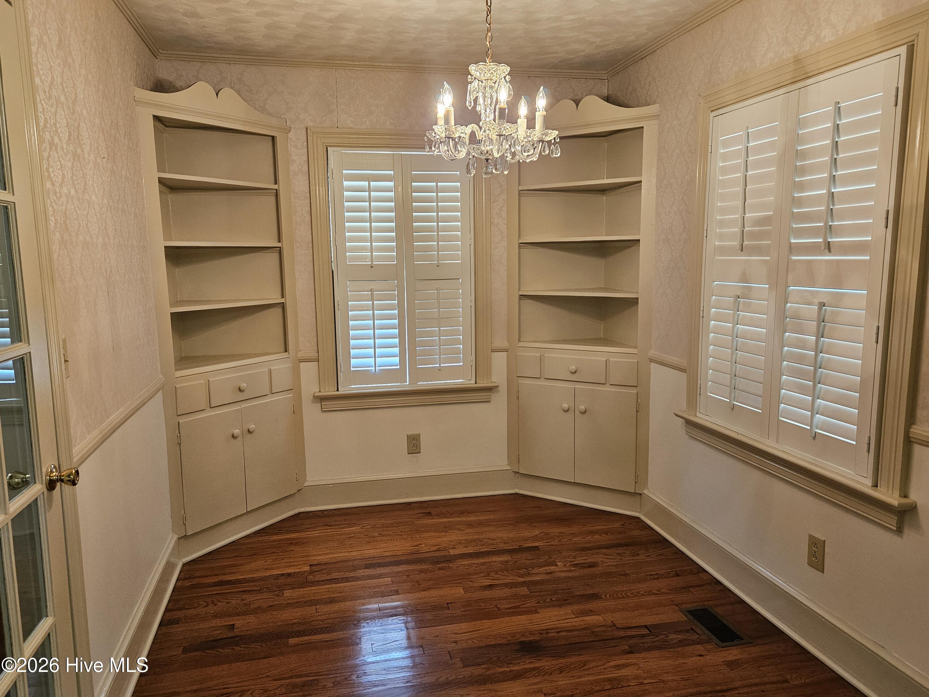 702 Stewart Avenue Property Photo 8
