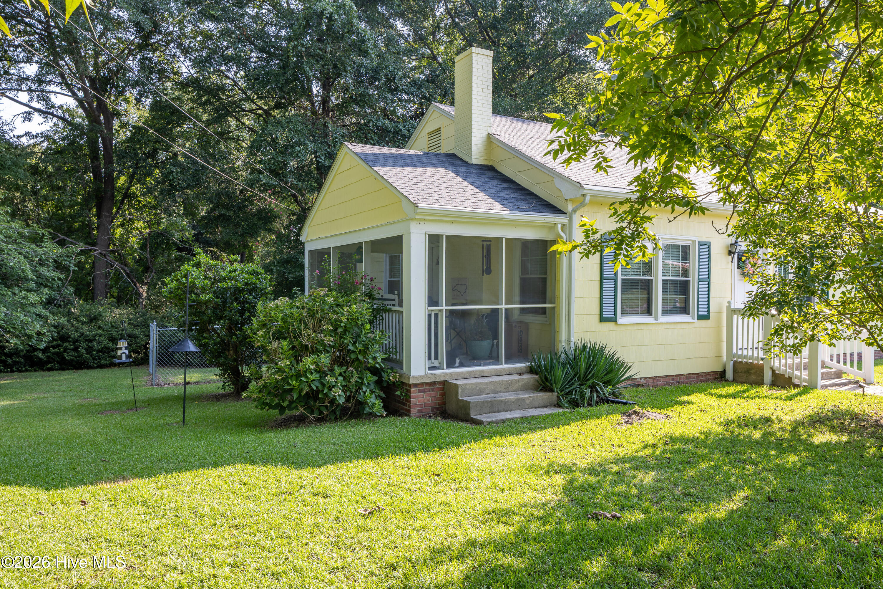 203 Willow Road Property Photo 4