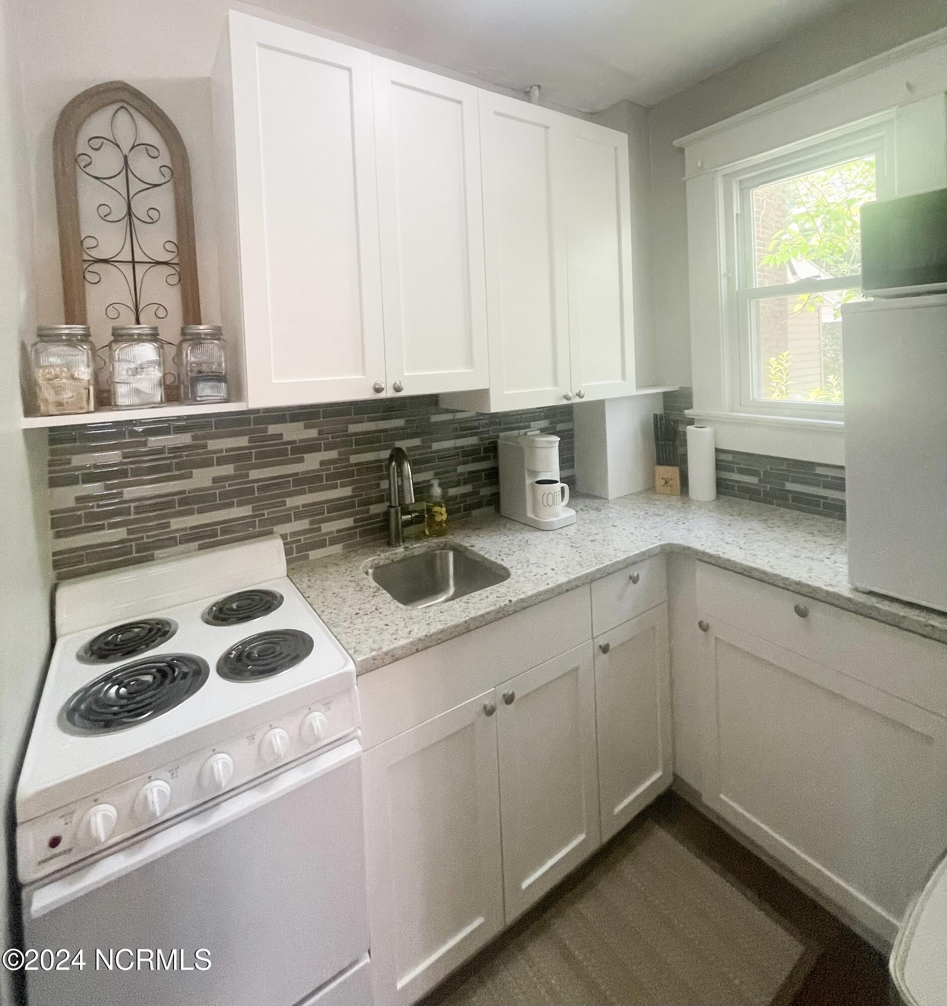180 N Bennett Street 2 Property Photo 2