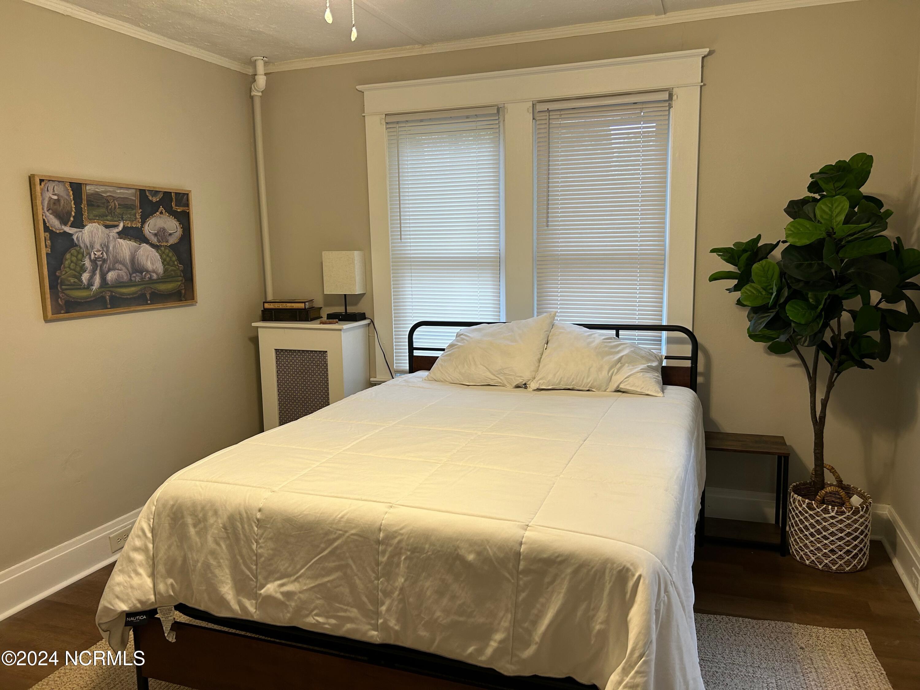 180 N Bennett Street 2 Property Photo 3