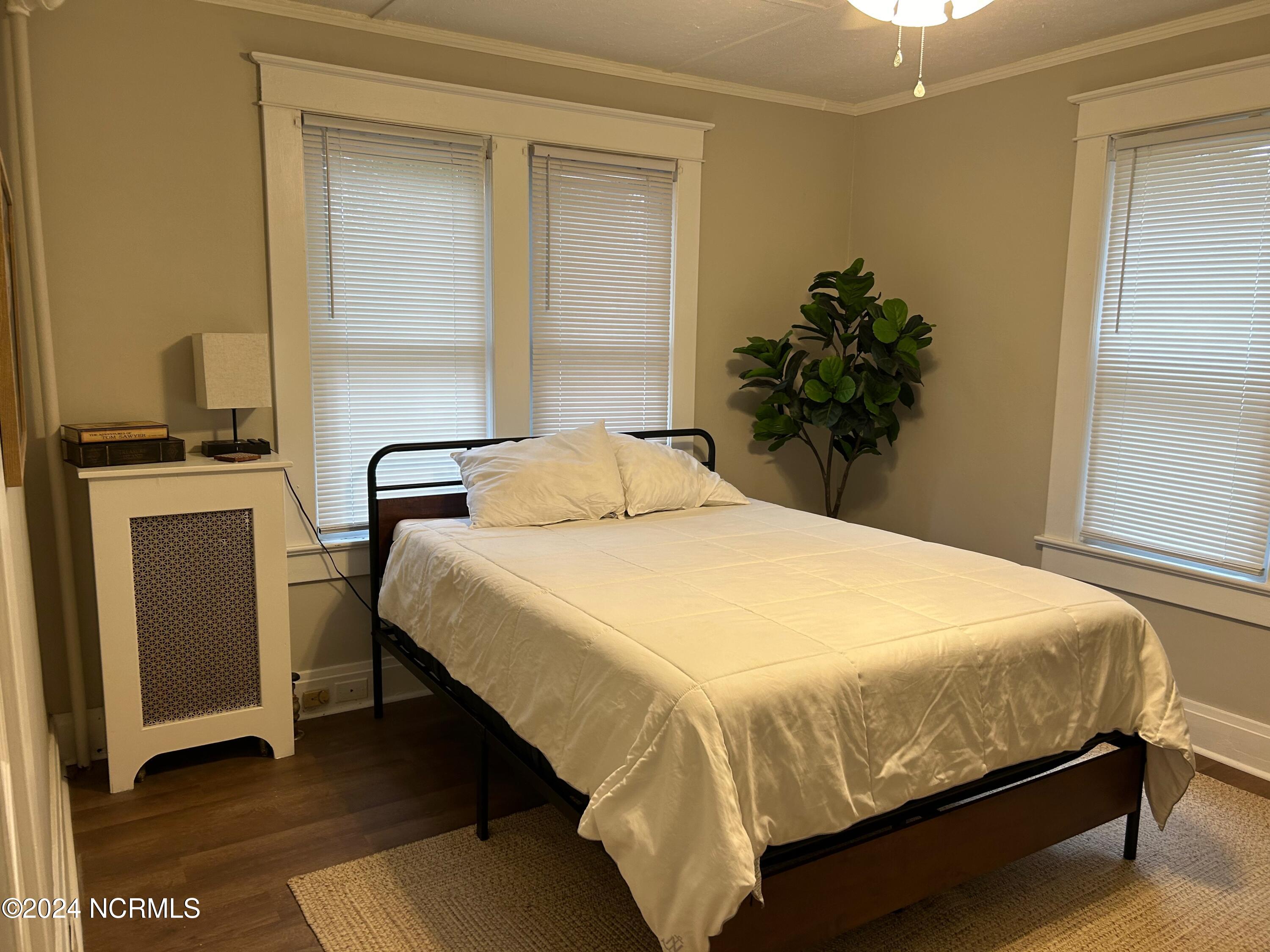 180 N Bennett Street 2 Property Photo 4