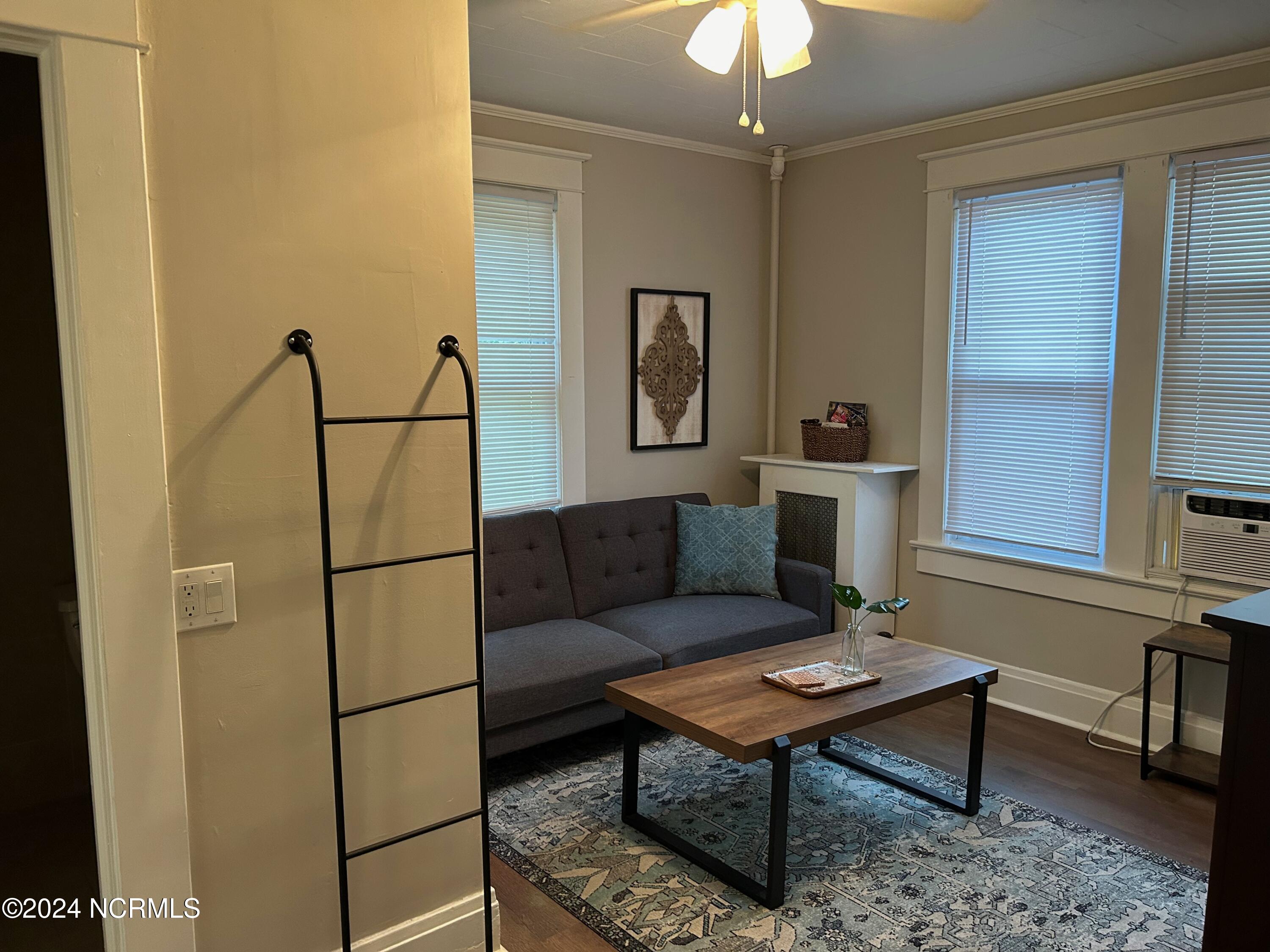 180 N Bennett Street 2 Property Photo 7