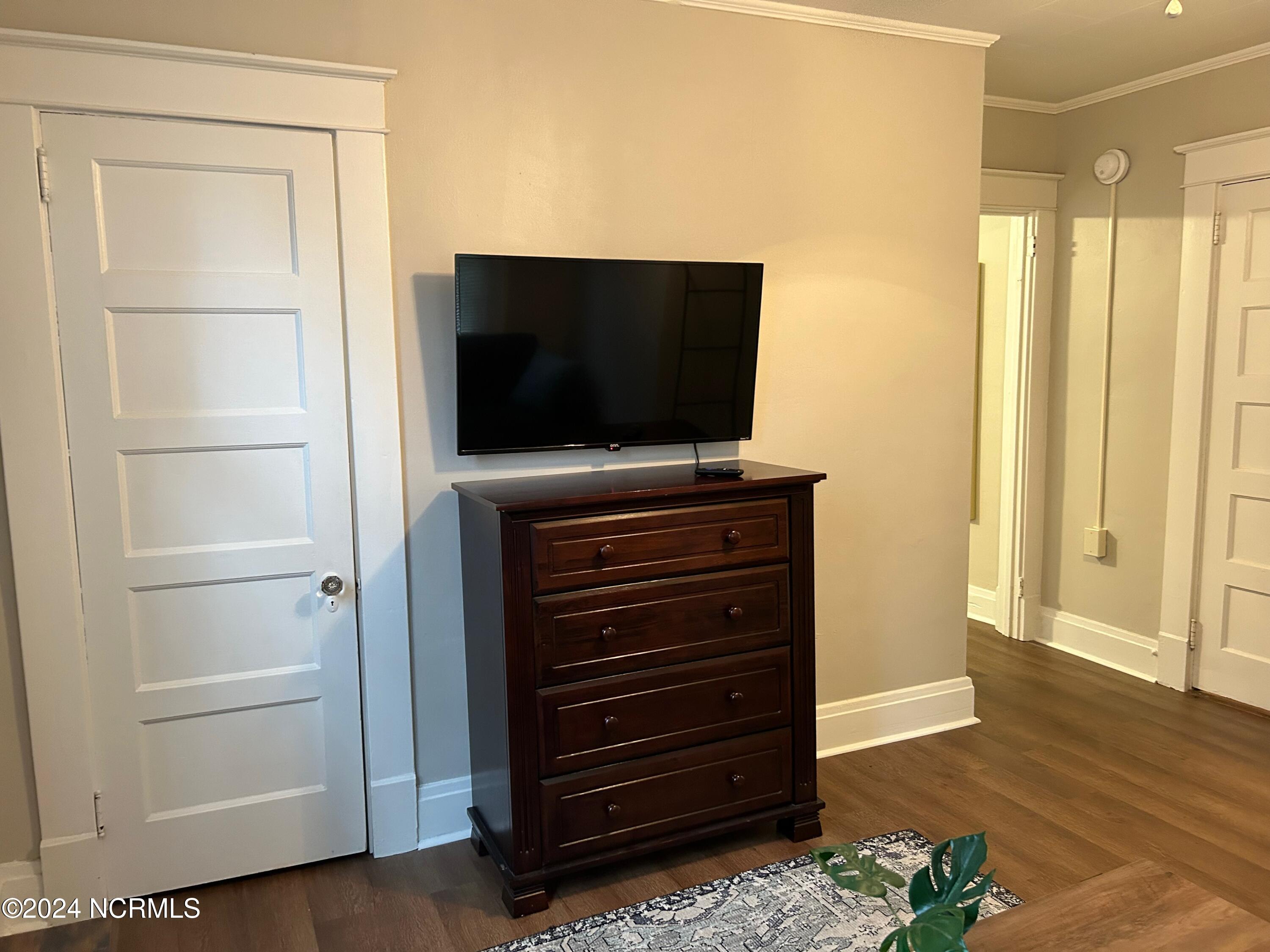 180 N Bennett Street 2 Property Photo 8