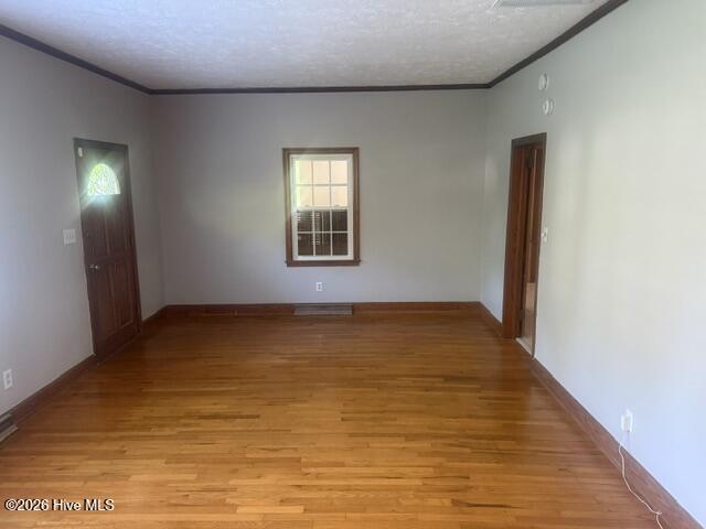 220 E Lewis Street Property Photo 13