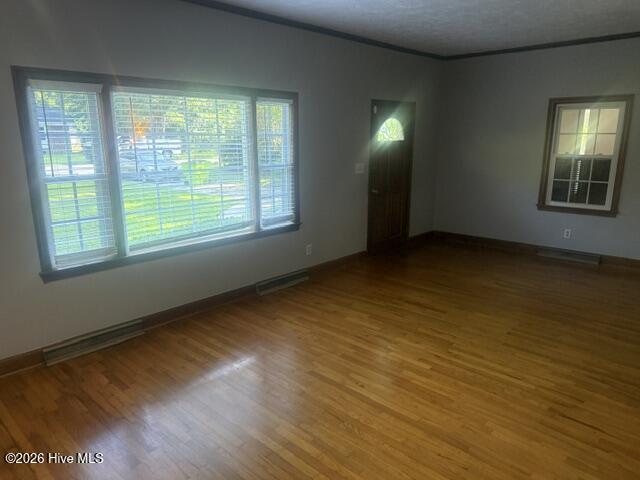 220 E Lewis Street Property Photo 14