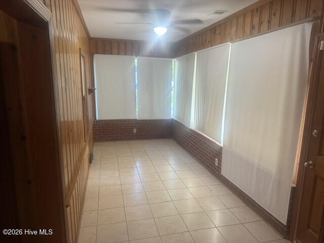 220 E Lewis Street Property Photo 15