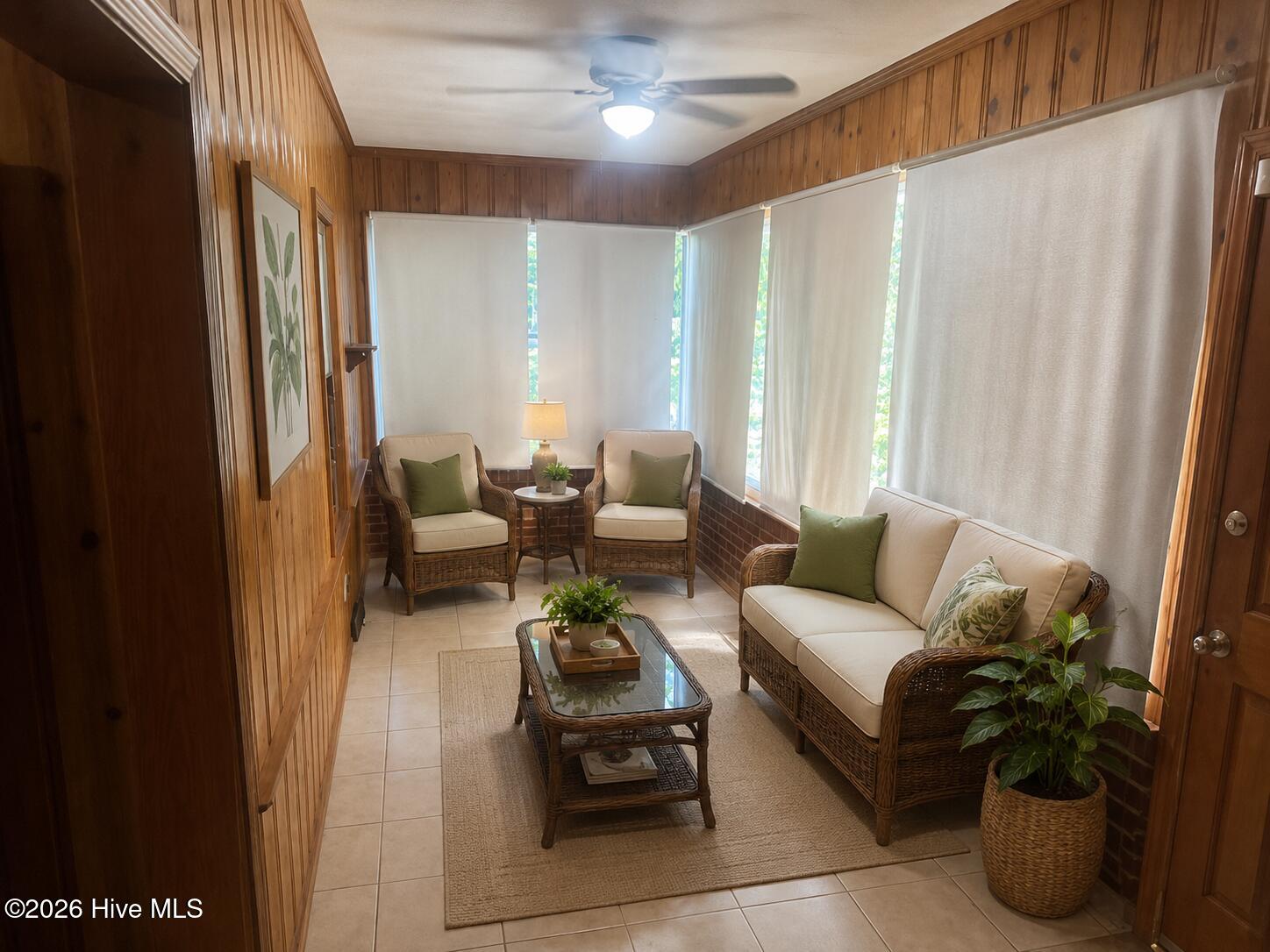220 E Lewis Street Property Photo 16