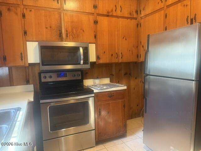 220 E Lewis Street Property Photo 23