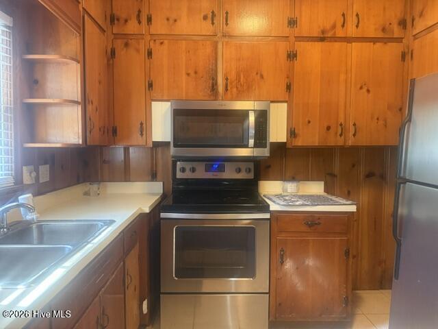 220 E Lewis Street Property Photo 24