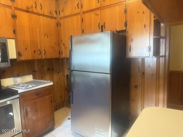 220 E Lewis Street Property Photo 25