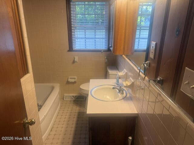 220 E Lewis Street Property Photo 36