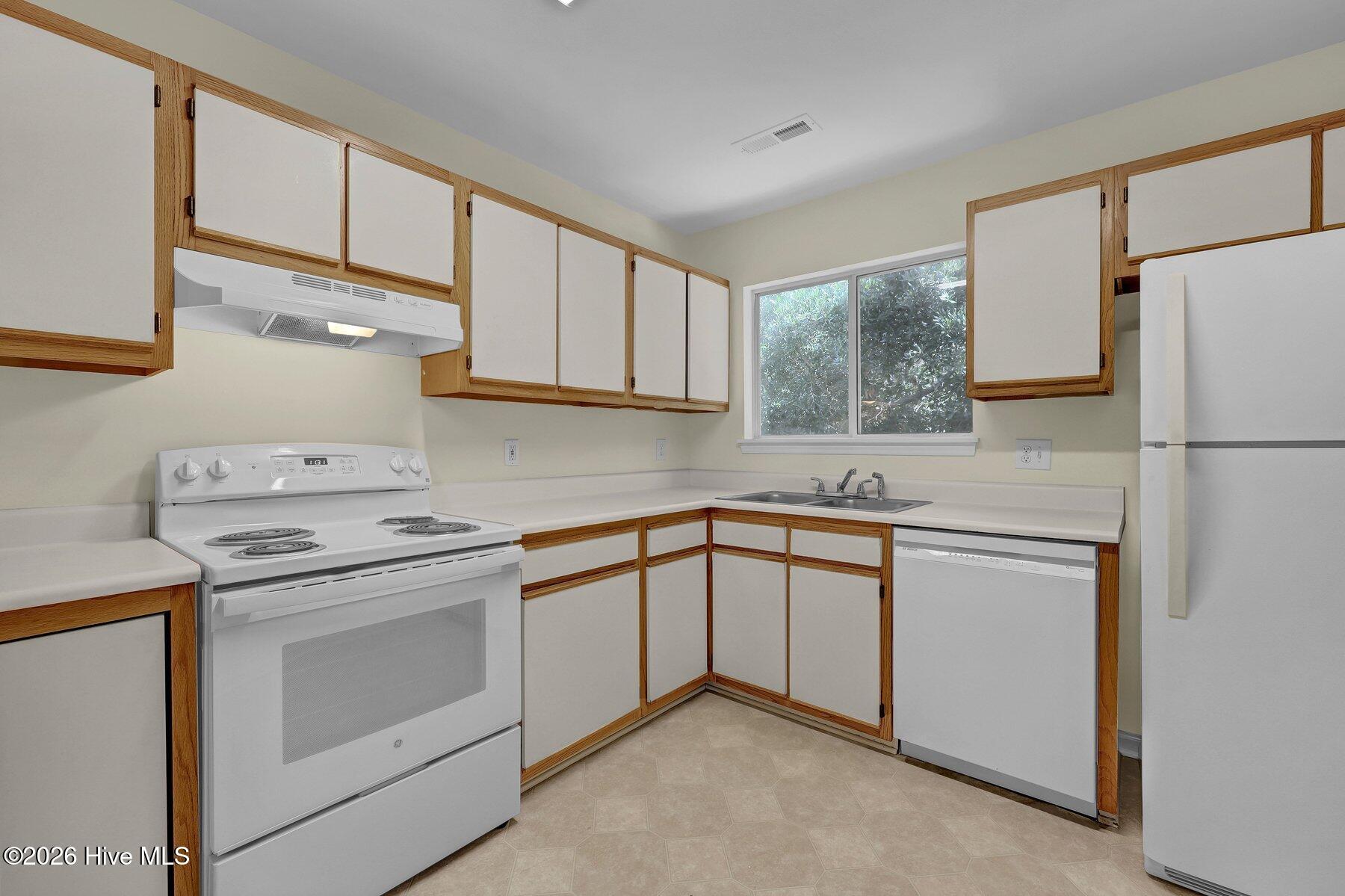 5221 Largo Court 201d Property Photo 4