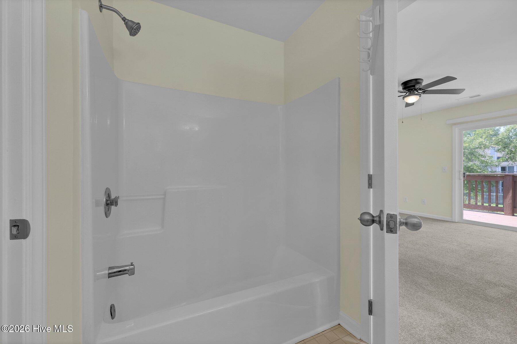 5221 Largo Court 201d Property Photo 13