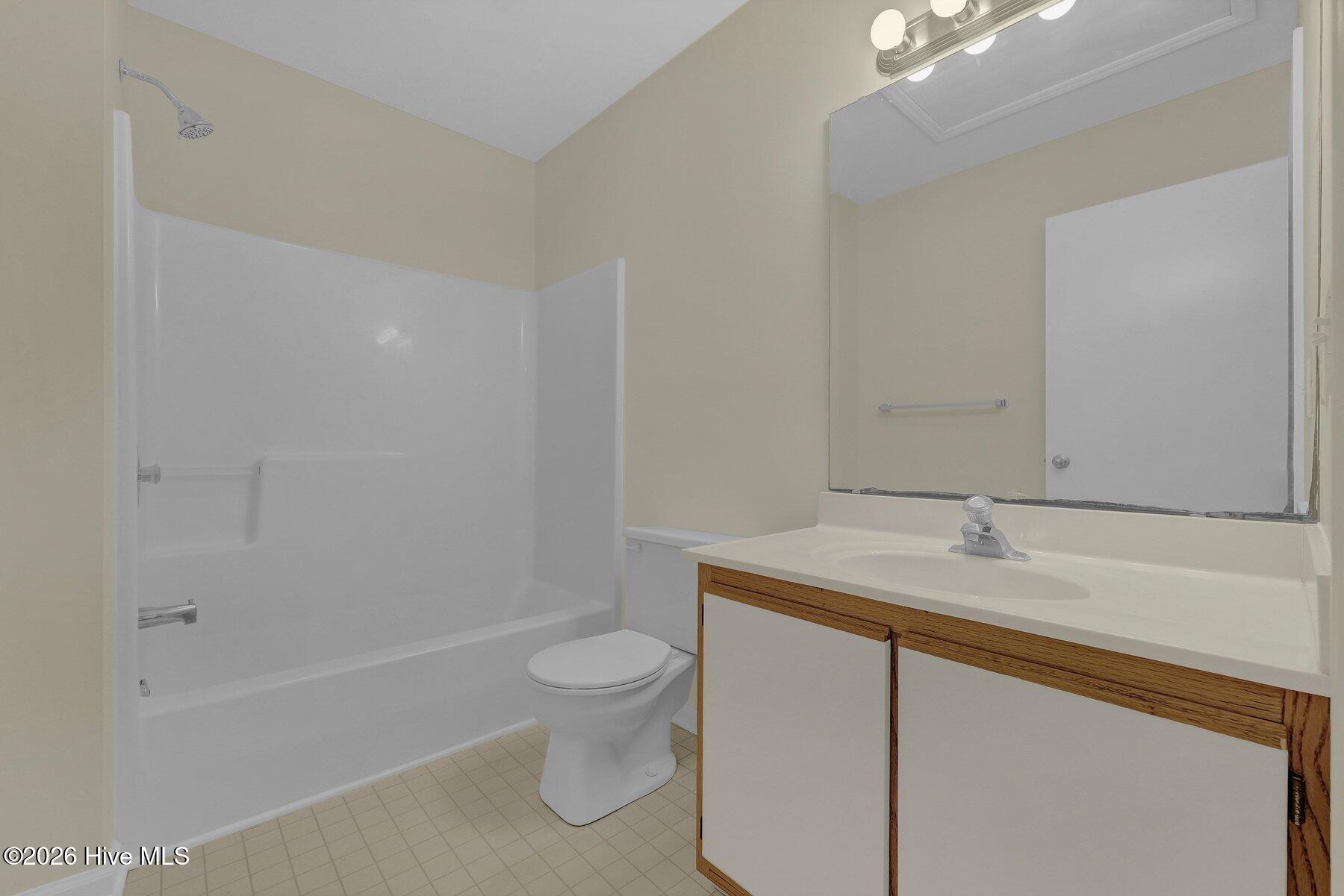 5221 Largo Court 201d Property Photo 16