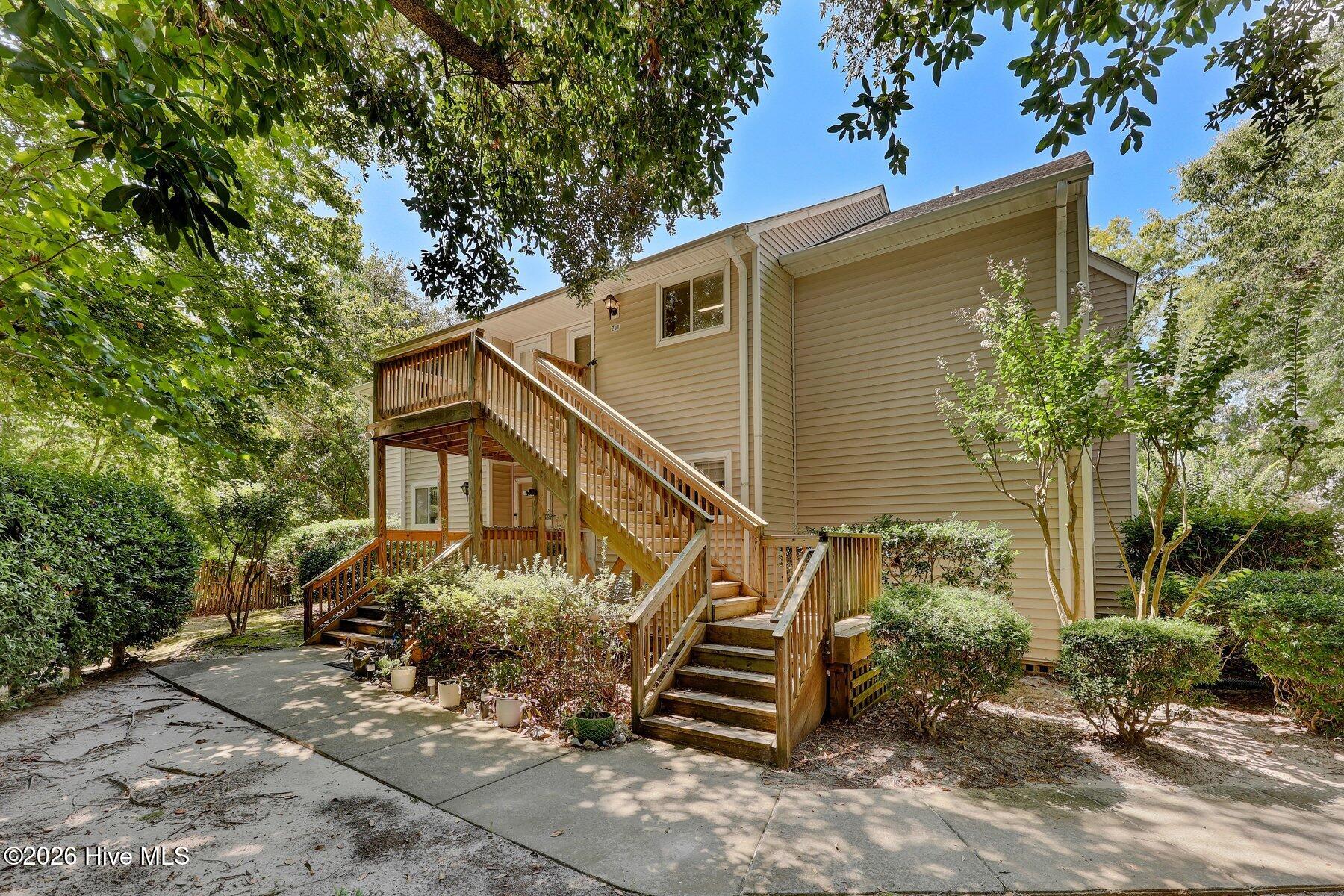5221 Largo Court 201d Property Photo 18