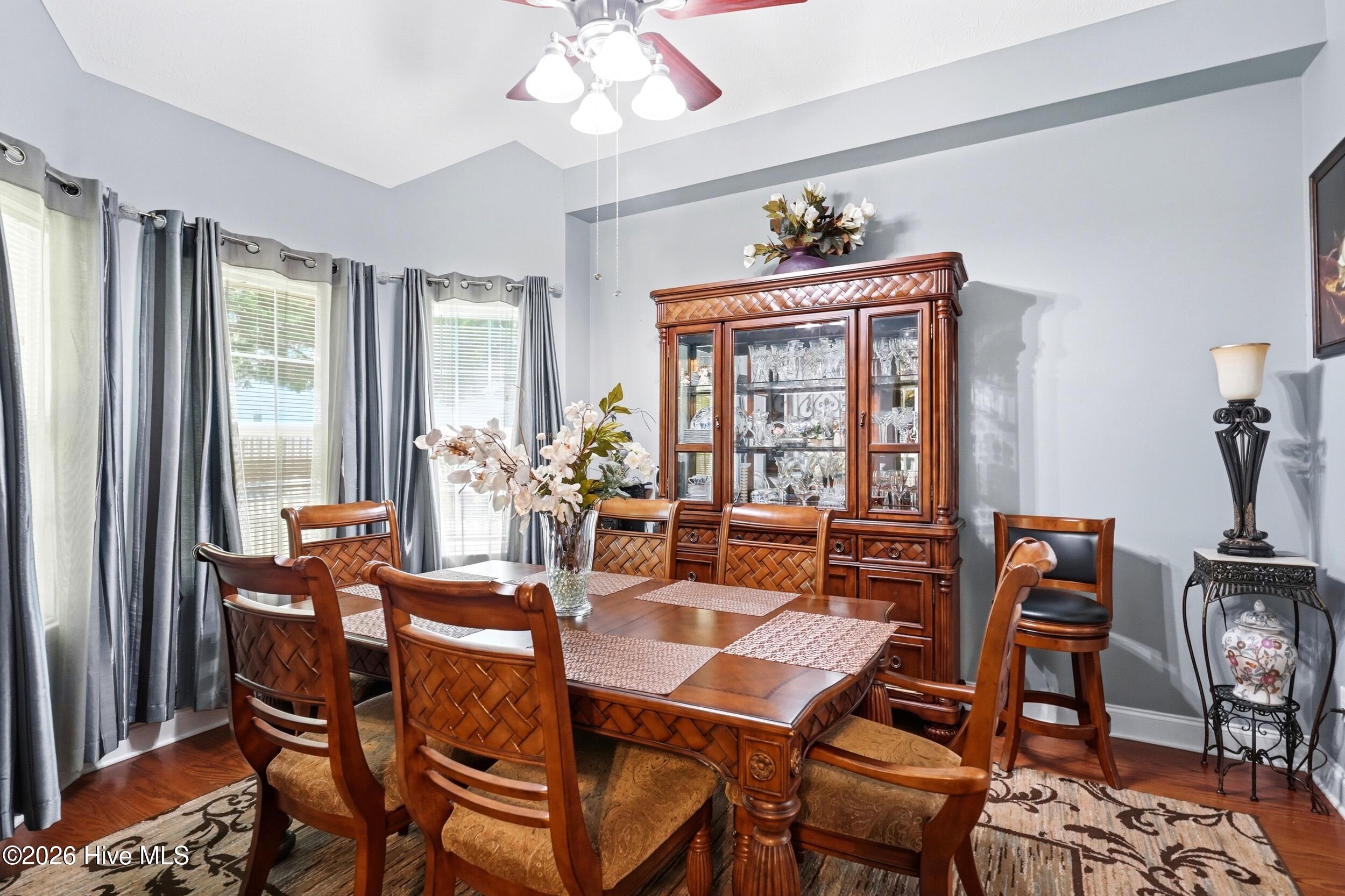 400 Dow Road N Property Photo 14