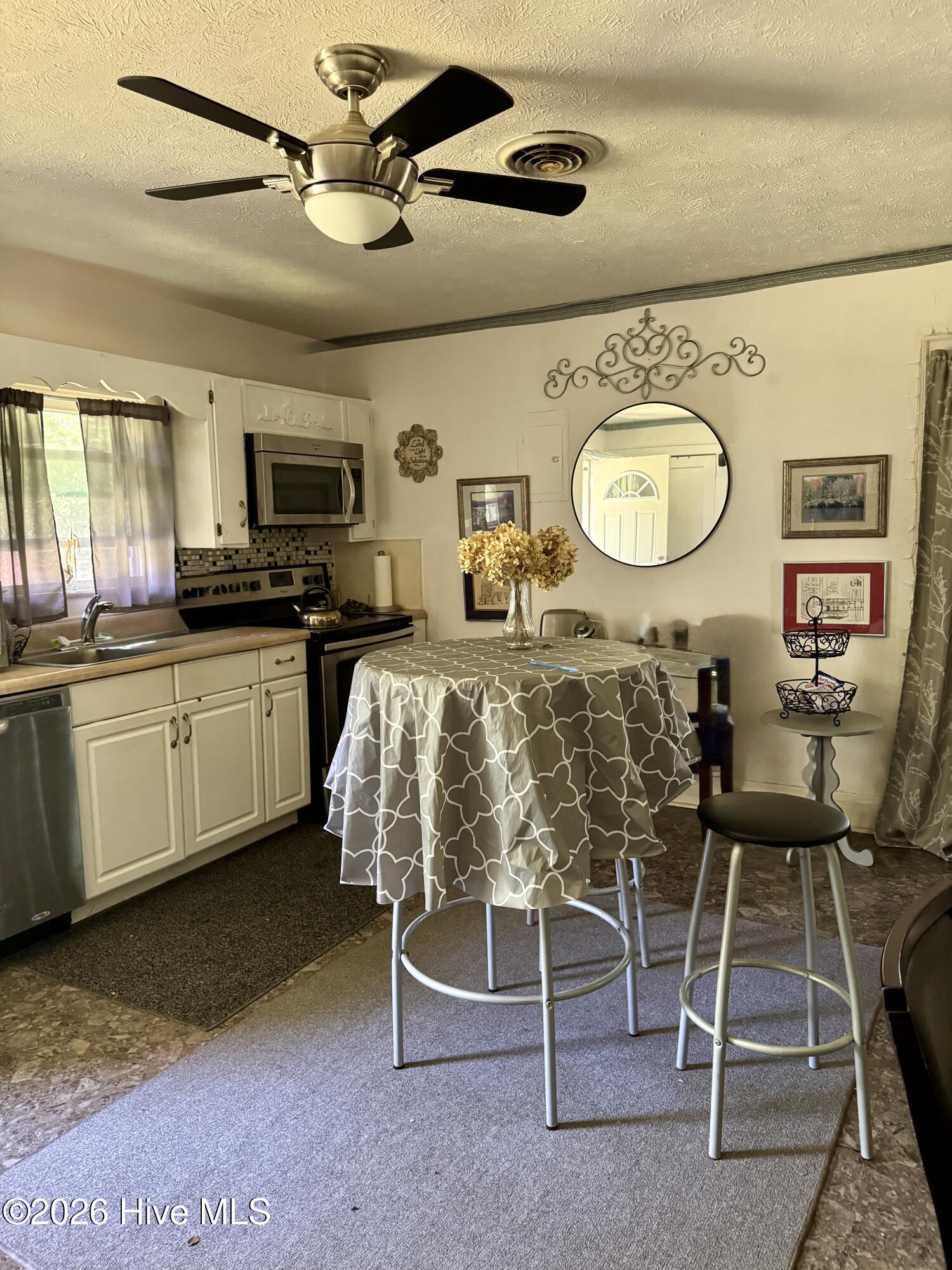 418 Oak Avenue Property Photo 6