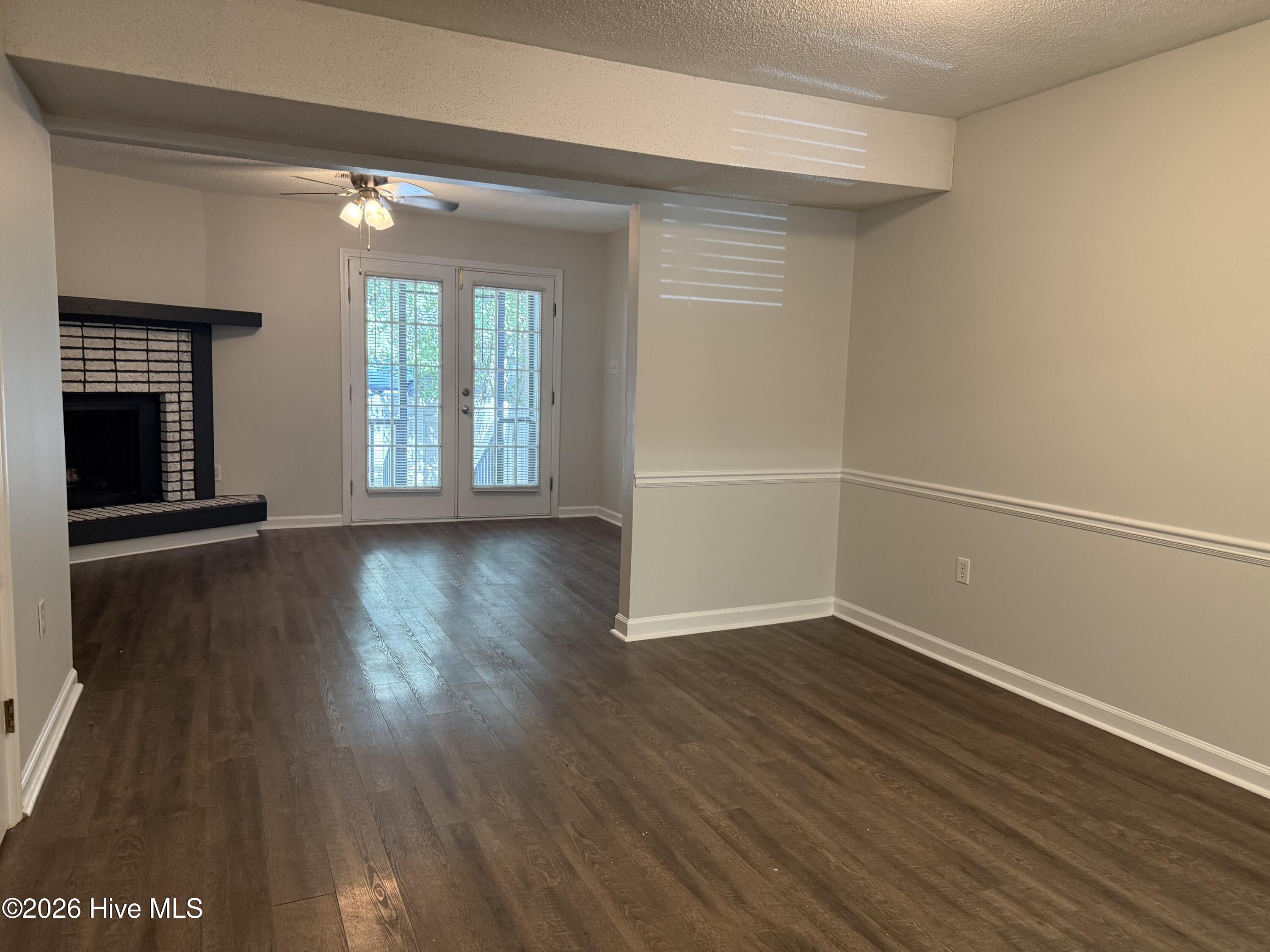 3127 N Village Court N Property Photo 3