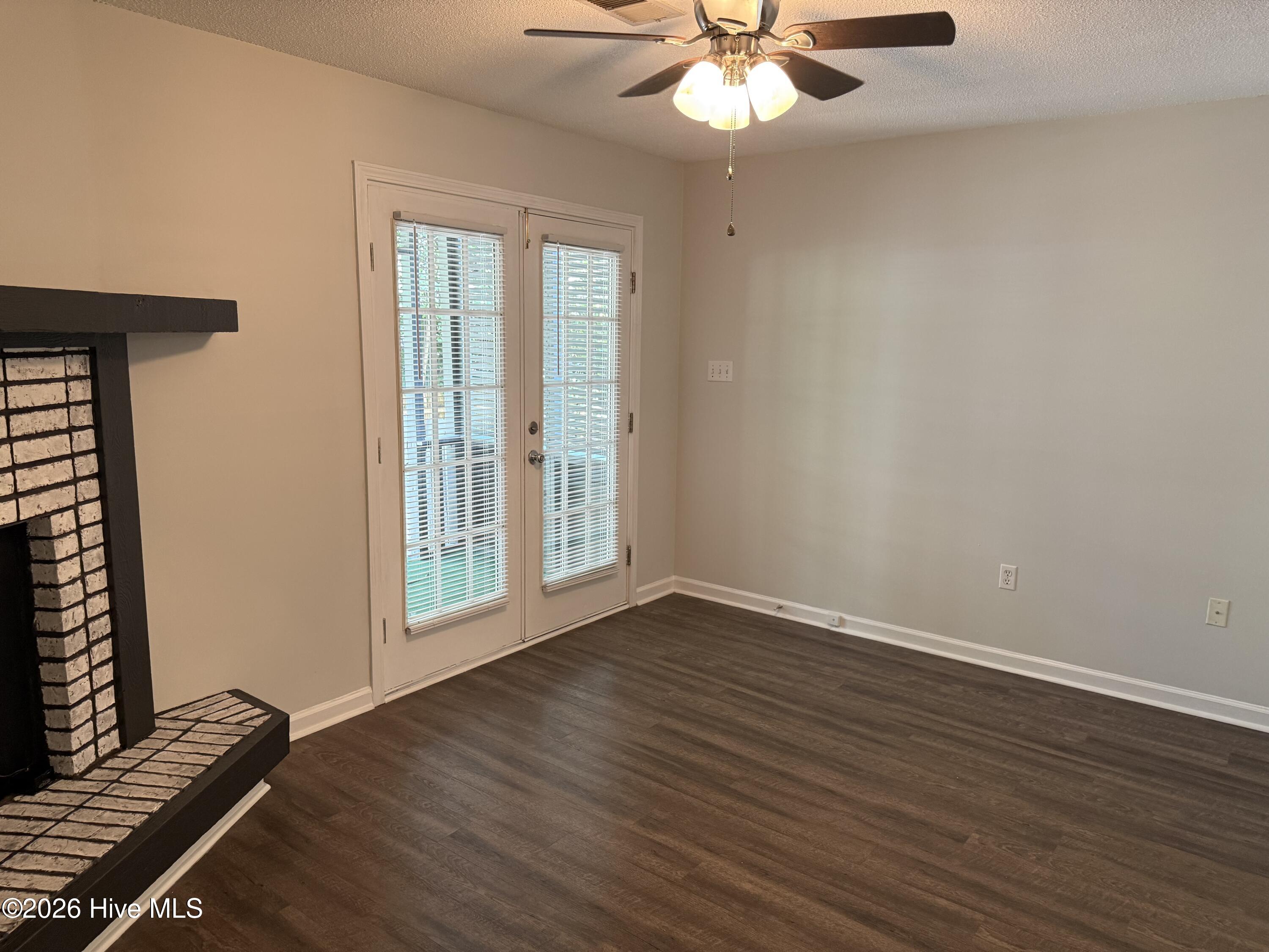 3127 N Village Court N Property Photo 4