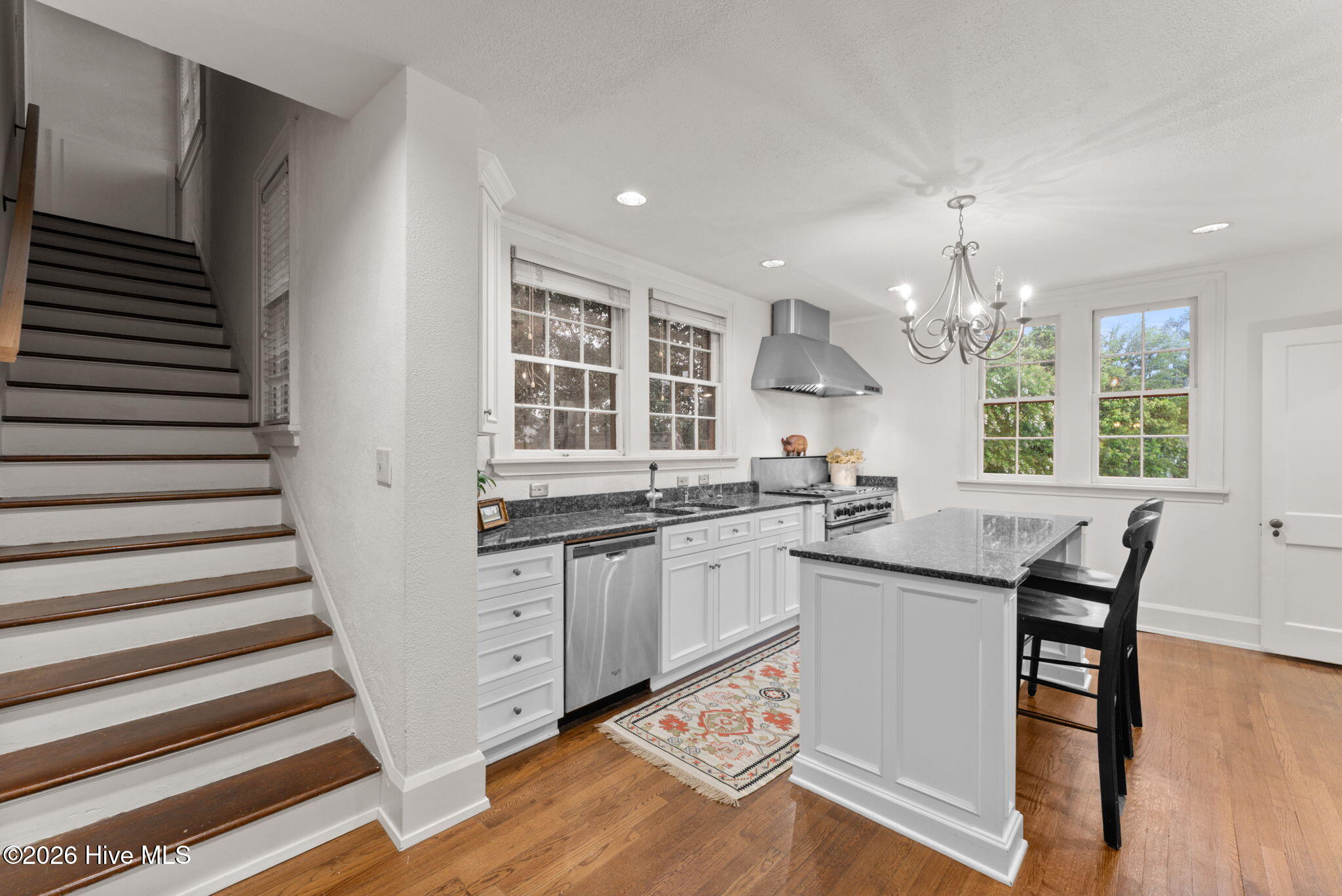 2715 Walton Way Property Photo 17