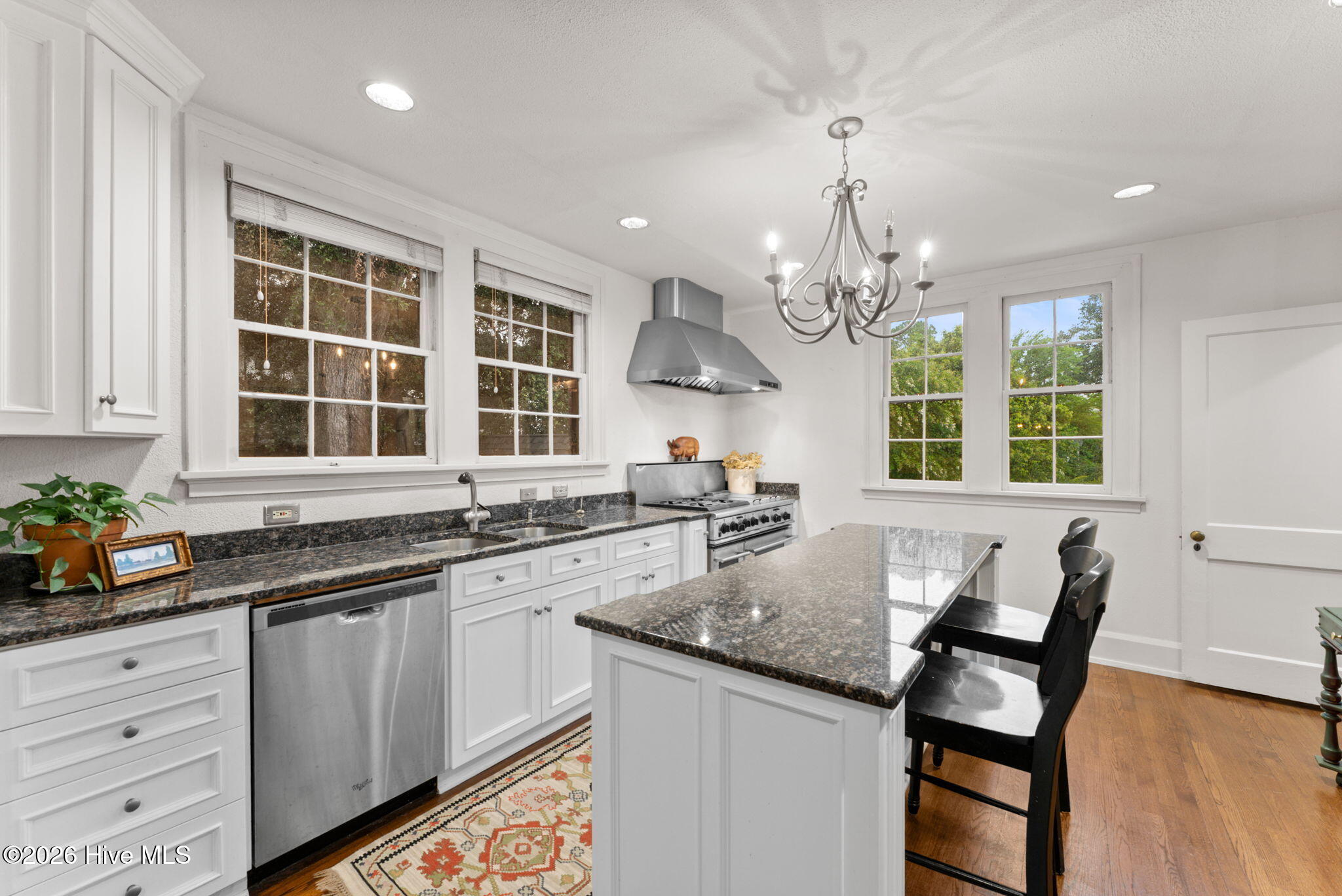 2715 Walton Way Property Photo 18