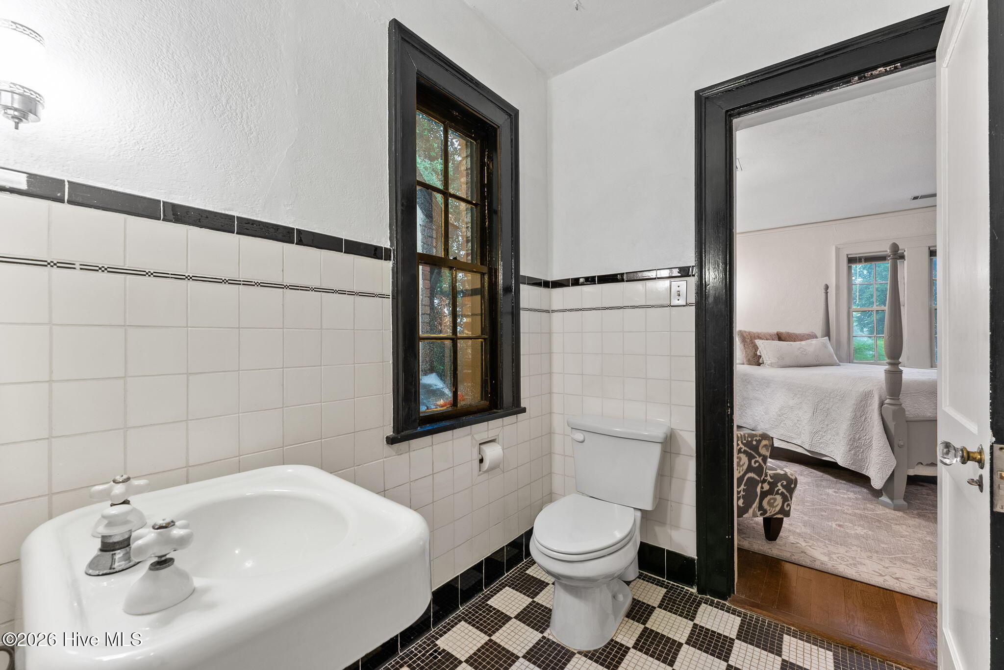 2715 Walton Way Property Photo 42