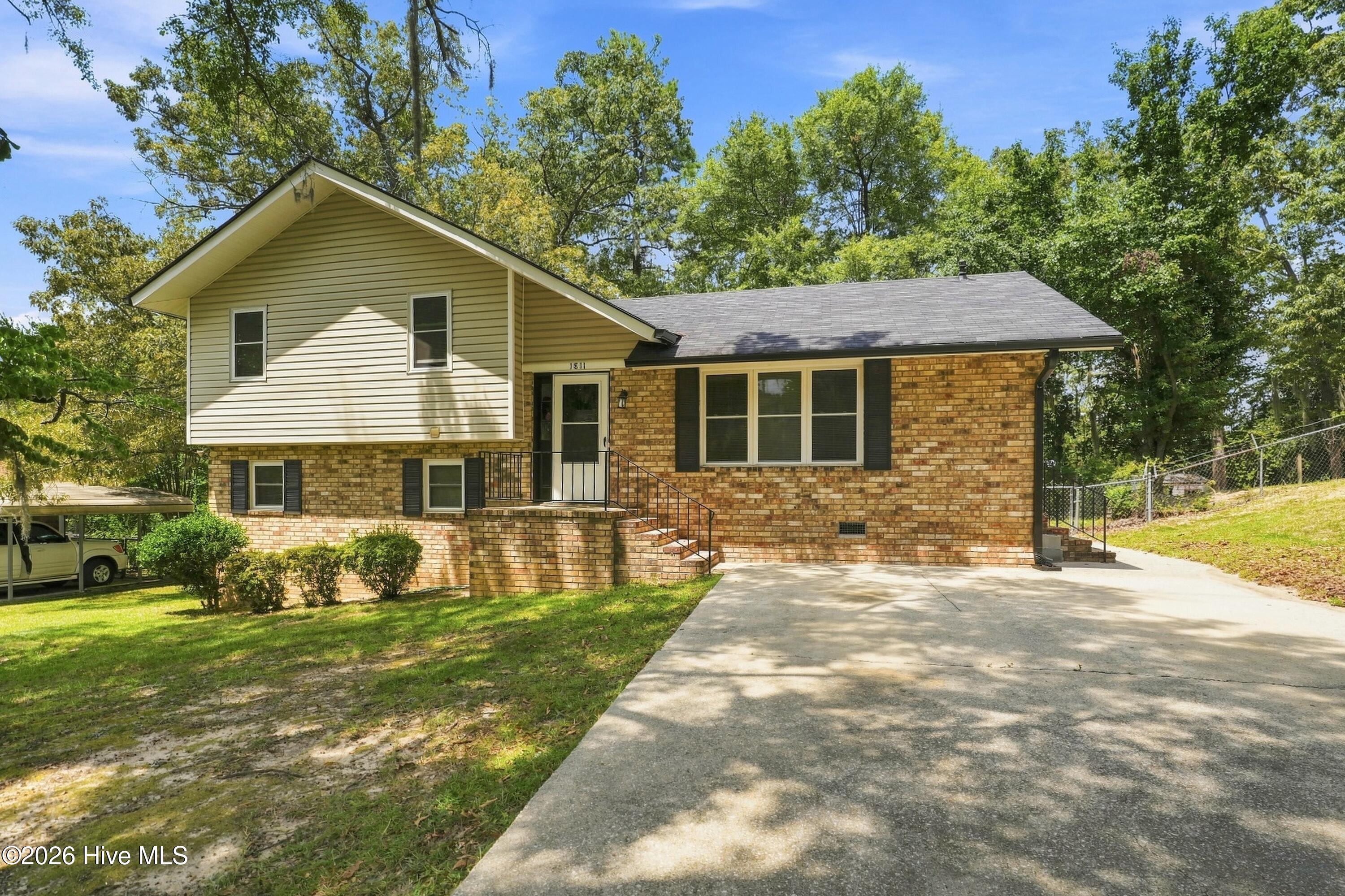 1811 N Barton Drive Property Photo 1