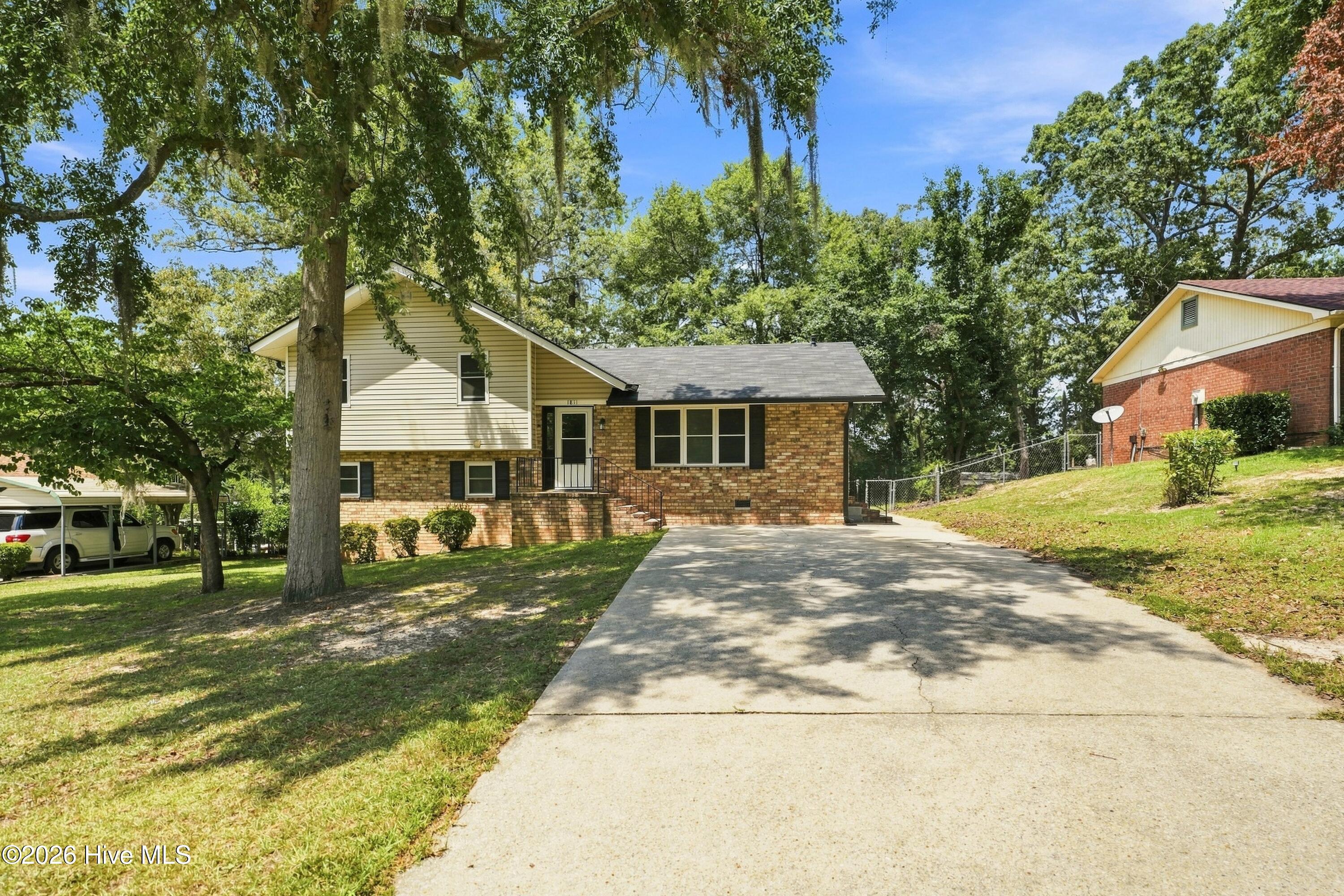 1811 N Barton Drive Property Photo 2