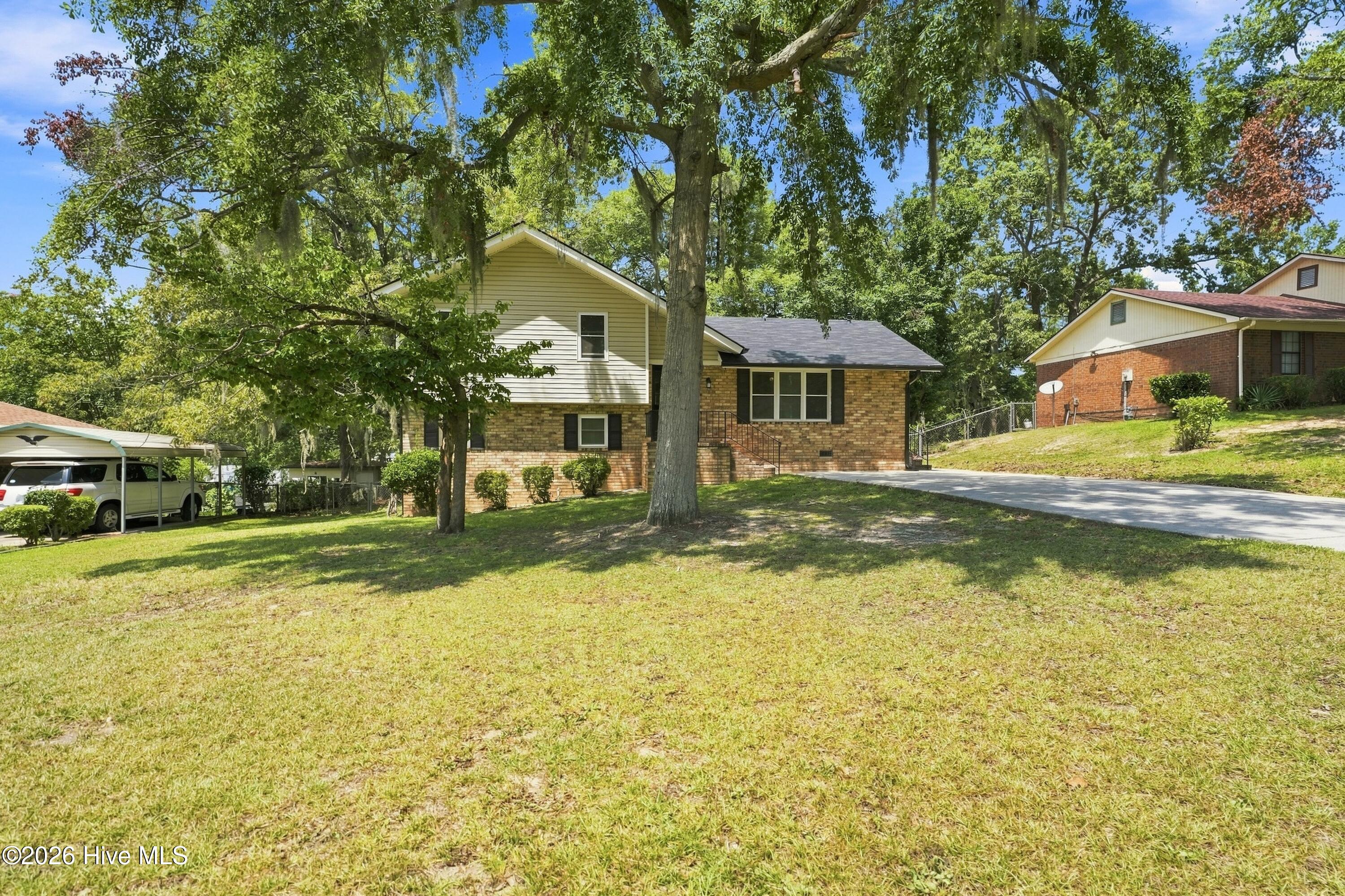 1811 N Barton Drive Property Photo 3