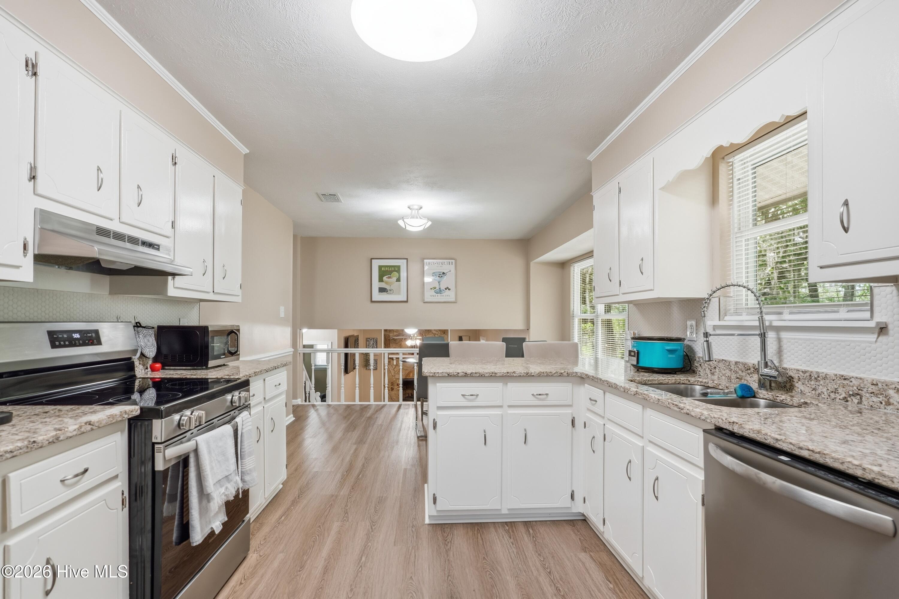 1811 N Barton Drive Property Photo 8