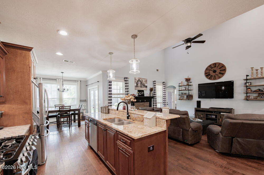 204 Clyde Avenue Property Photo 4