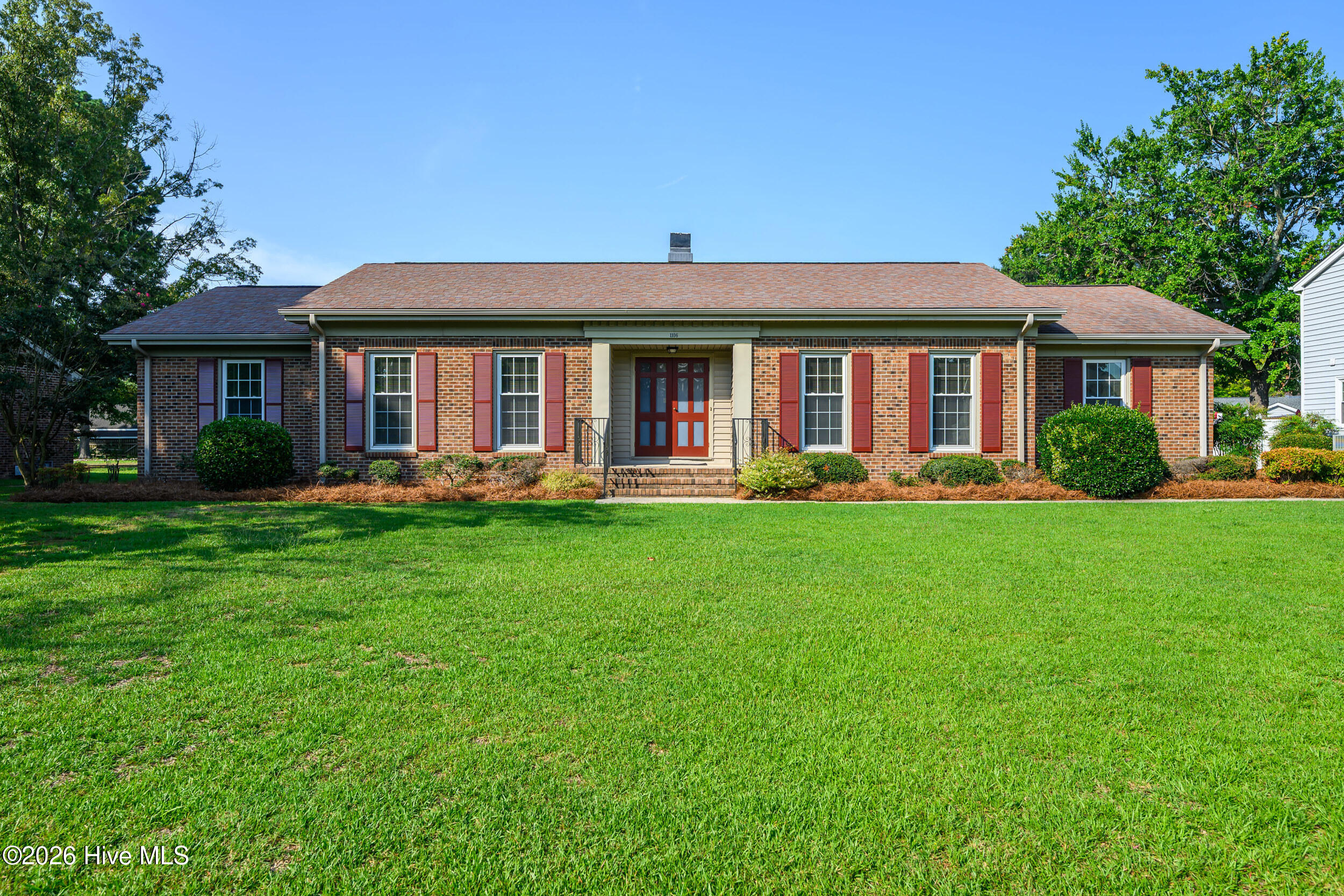 1106 Crestview Drive Property Photo 1